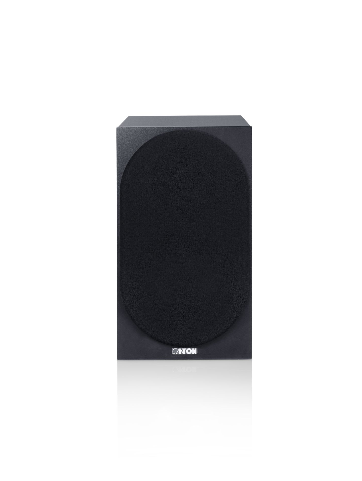 Schwarzer Canton-Subwoofer auf weißem Hintergrund. Er hat eine abgerundete Lautsprecherabdeckung und eine rechteckige Form.