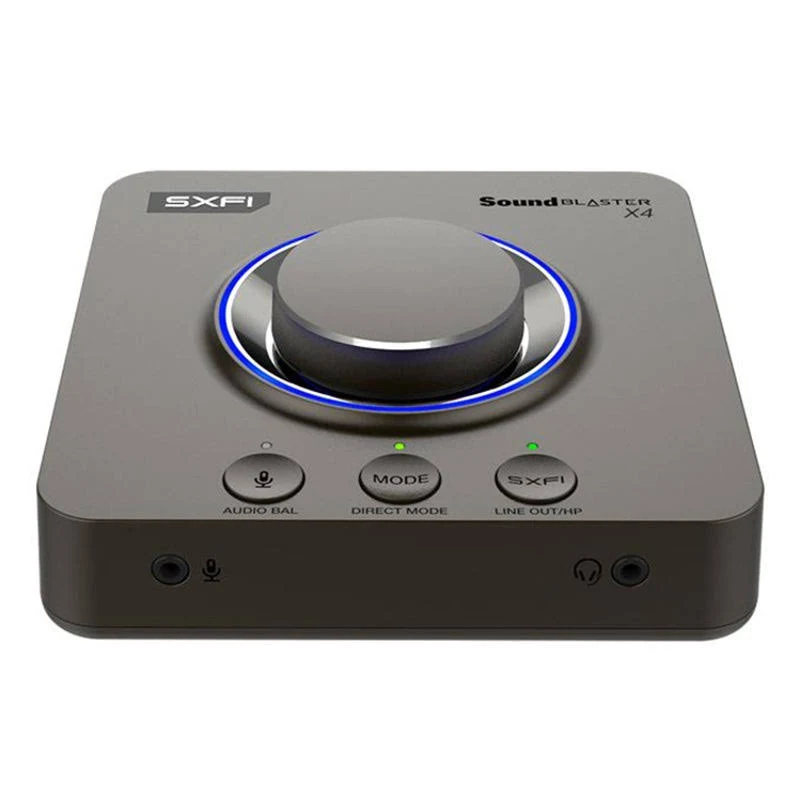 Un dispositivo de audio Sound Blaster X4 gris. Tiene una perilla de control grande en el centro, botones y puertos de entrada/salida.
