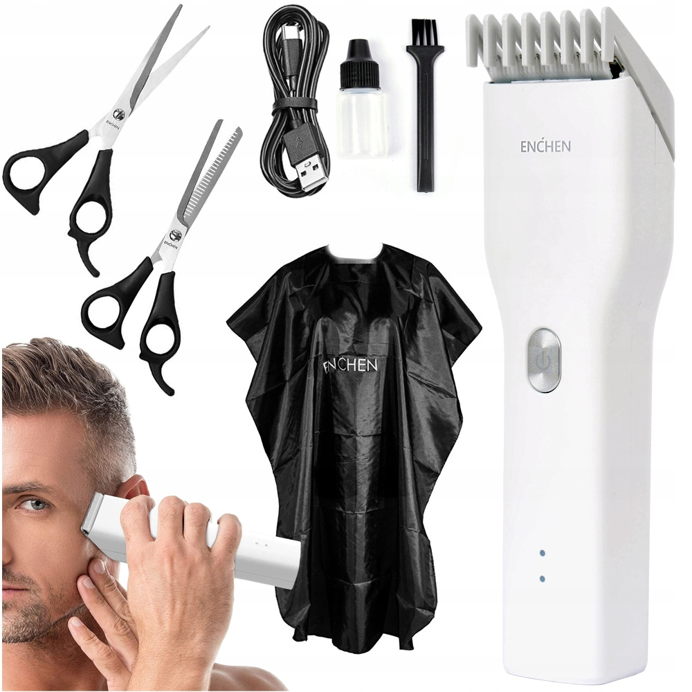 Mężczyzna używa białej maszynki do włosów. Inne przedmioty to nożyczki, czarny peleryna, szczotka, kabel USB i butelka.