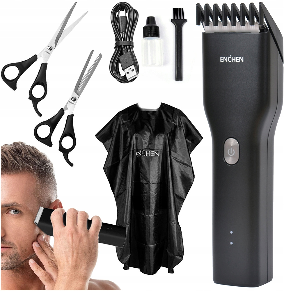 Mężczyzna używa czarnej maszynki do włosów. Nożyczki, peleryna i akcesoria do maszynki na stole. Marka to Enchen.