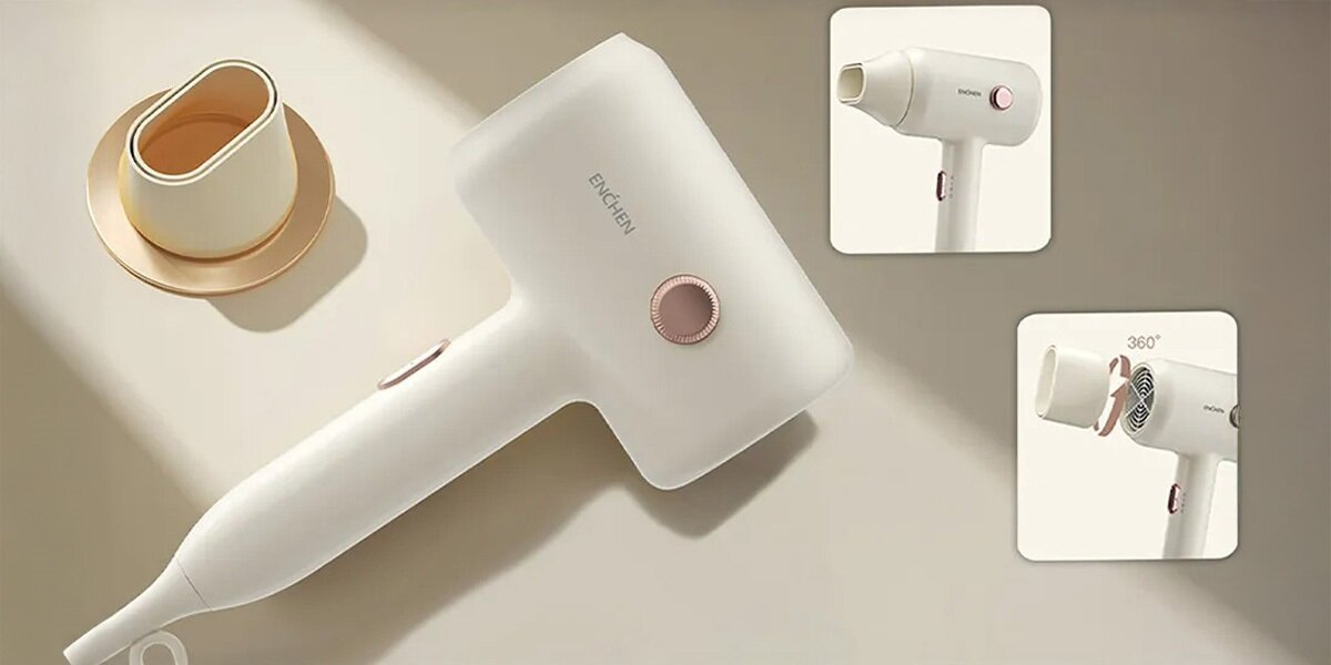 Biała suszarka do włosów ze złotymi akcentami, mały pojemnik i dwa szczegółowe ujęcia na beżowym tle.