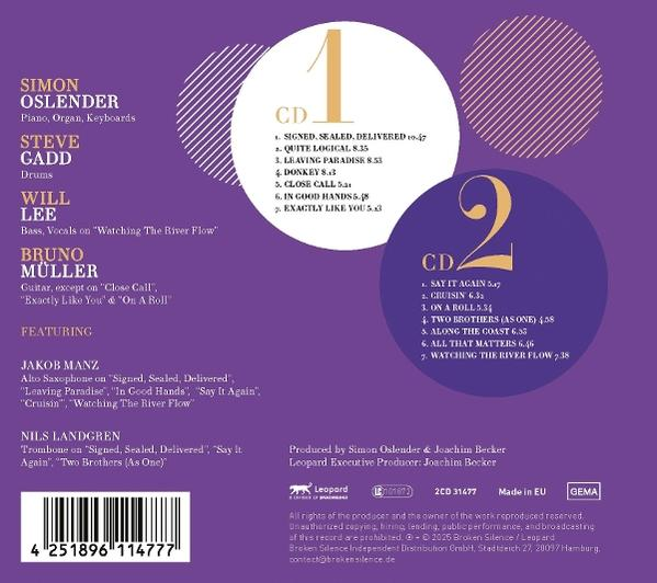 CD-Cover: Lila Hintergrund, Text mit Künstlern und Titeln. Zwei CDs sind mit Titellisten versehen.
