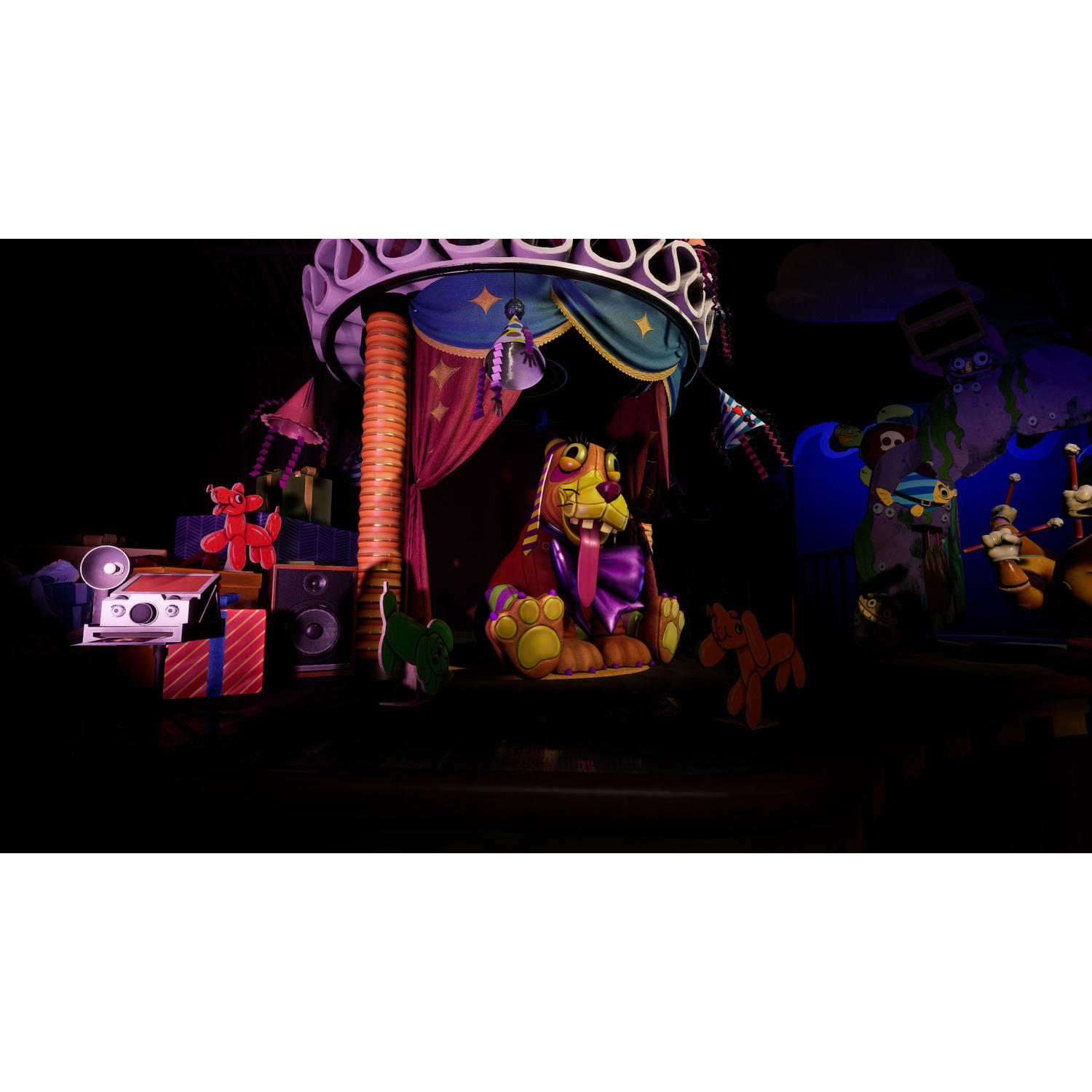 Une scène avec un grand tigre animatronique. Cadeaux, haut-parleurs et un chien ballon rouge au premier plan. Fond sombre.