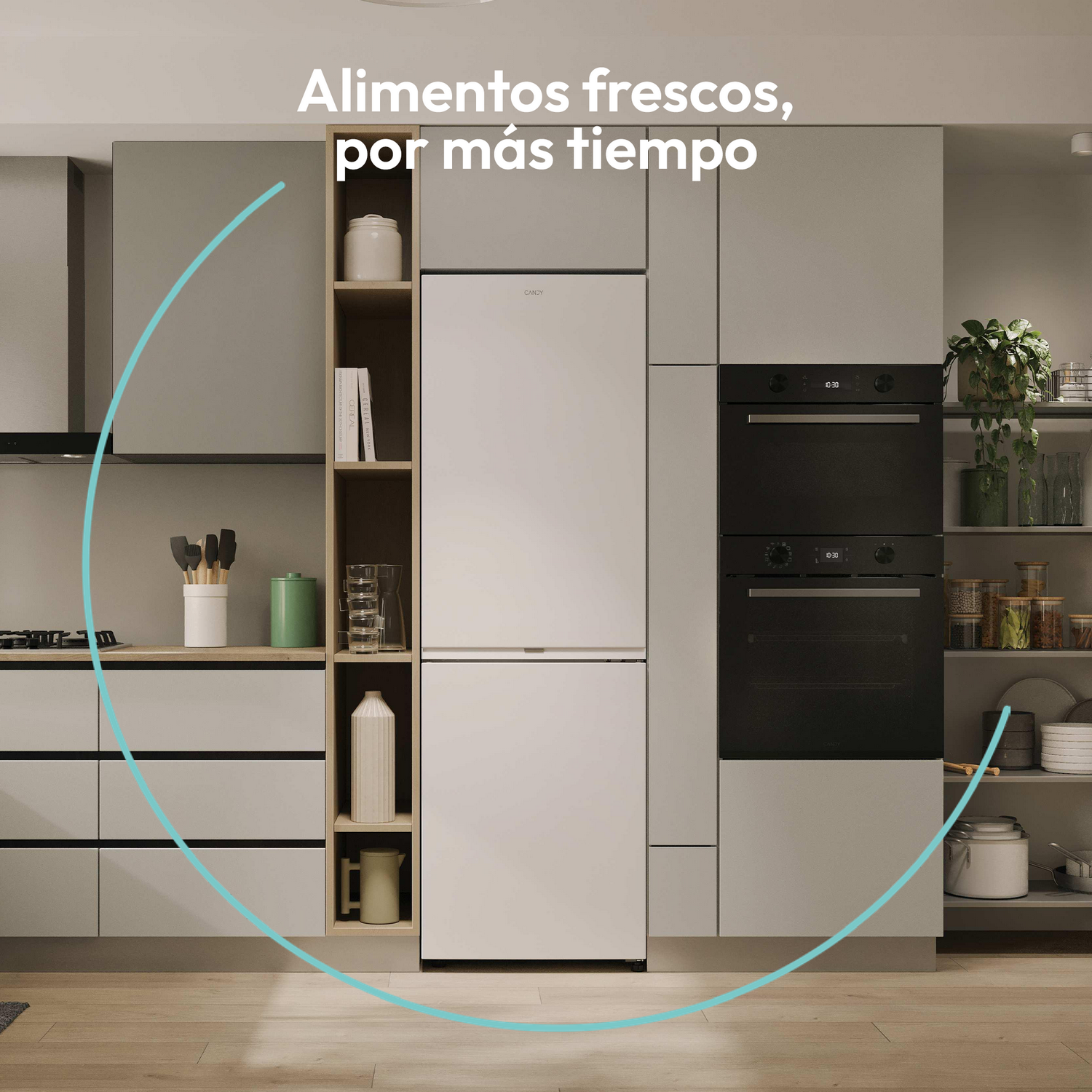 Una cocina moderna con nevera blanca, hornos negros y armarios grises. Estantes con frascos y plantas. Texto: 'Comida fresca, por más tiempo'.