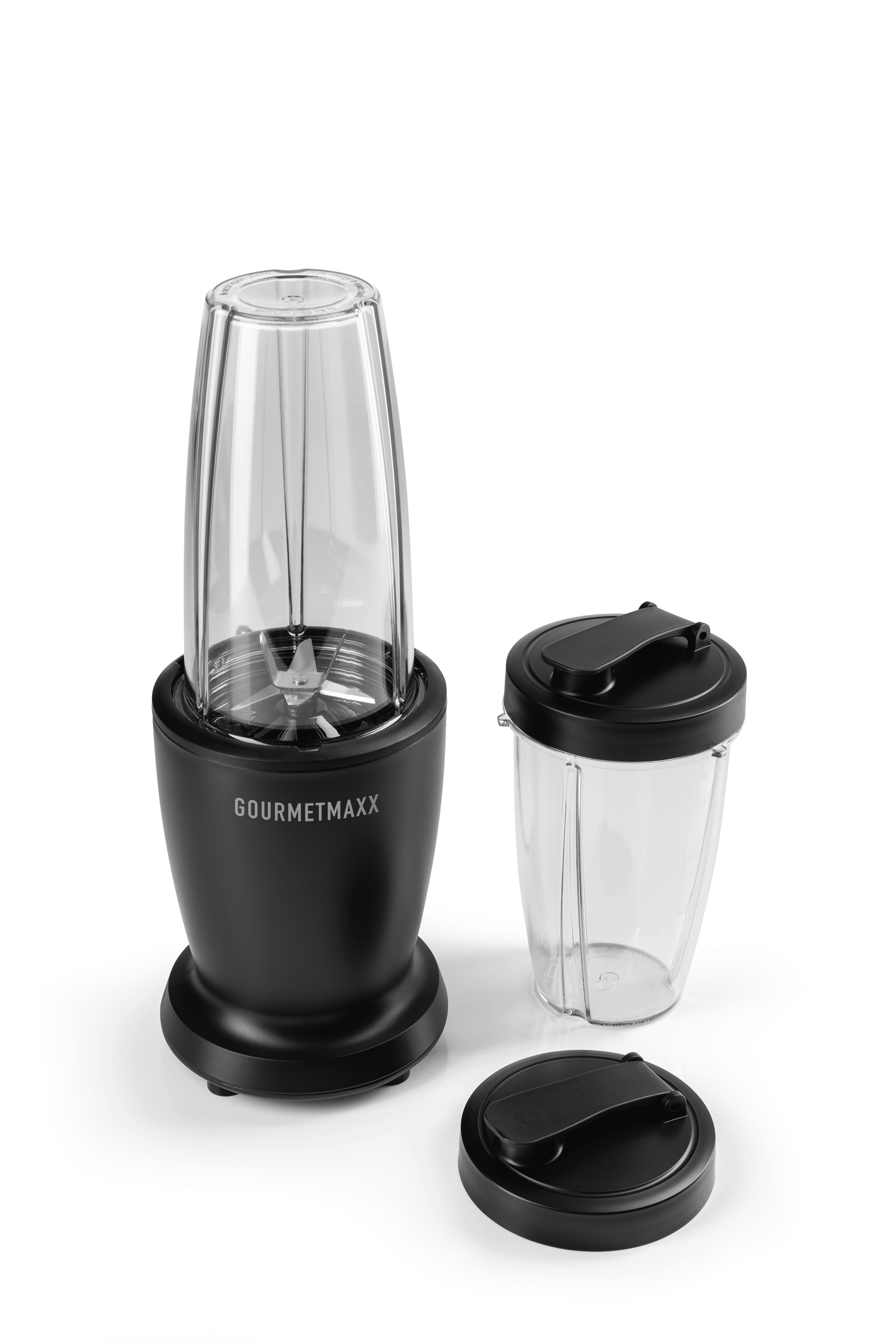 Schwarzer Mixer mit zwei durchsichtigen Bechern und Deckeln. Ein Becher ist befestigt. Der Mixer hat das 'Gourmetmaxx'-Logo.