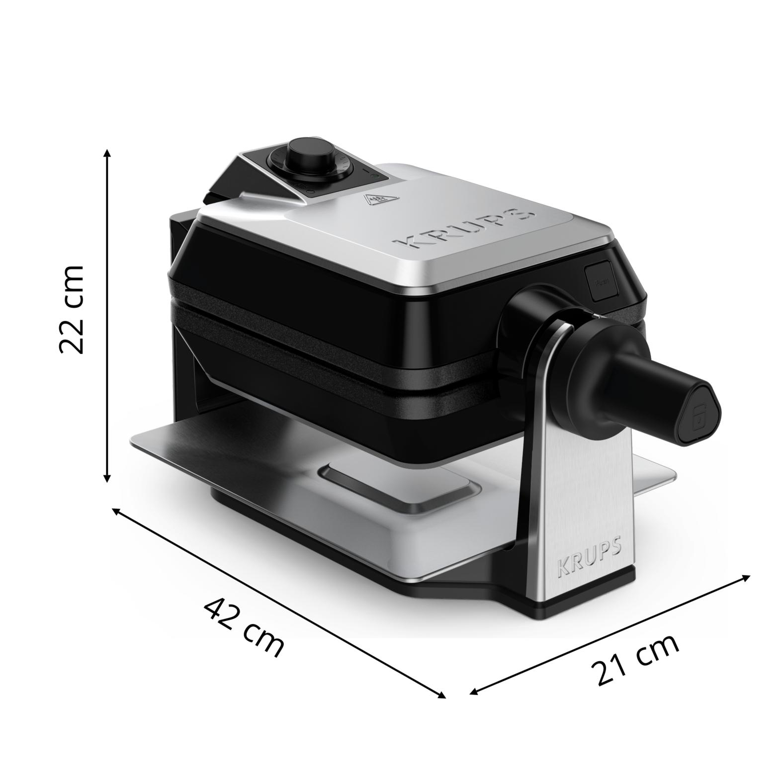 Ein Krups Waffeleisen, schwarz und silber, mit Größenangaben. Die Basis ist silber, die Oberseite schwarz mit silbernen Akzenten.