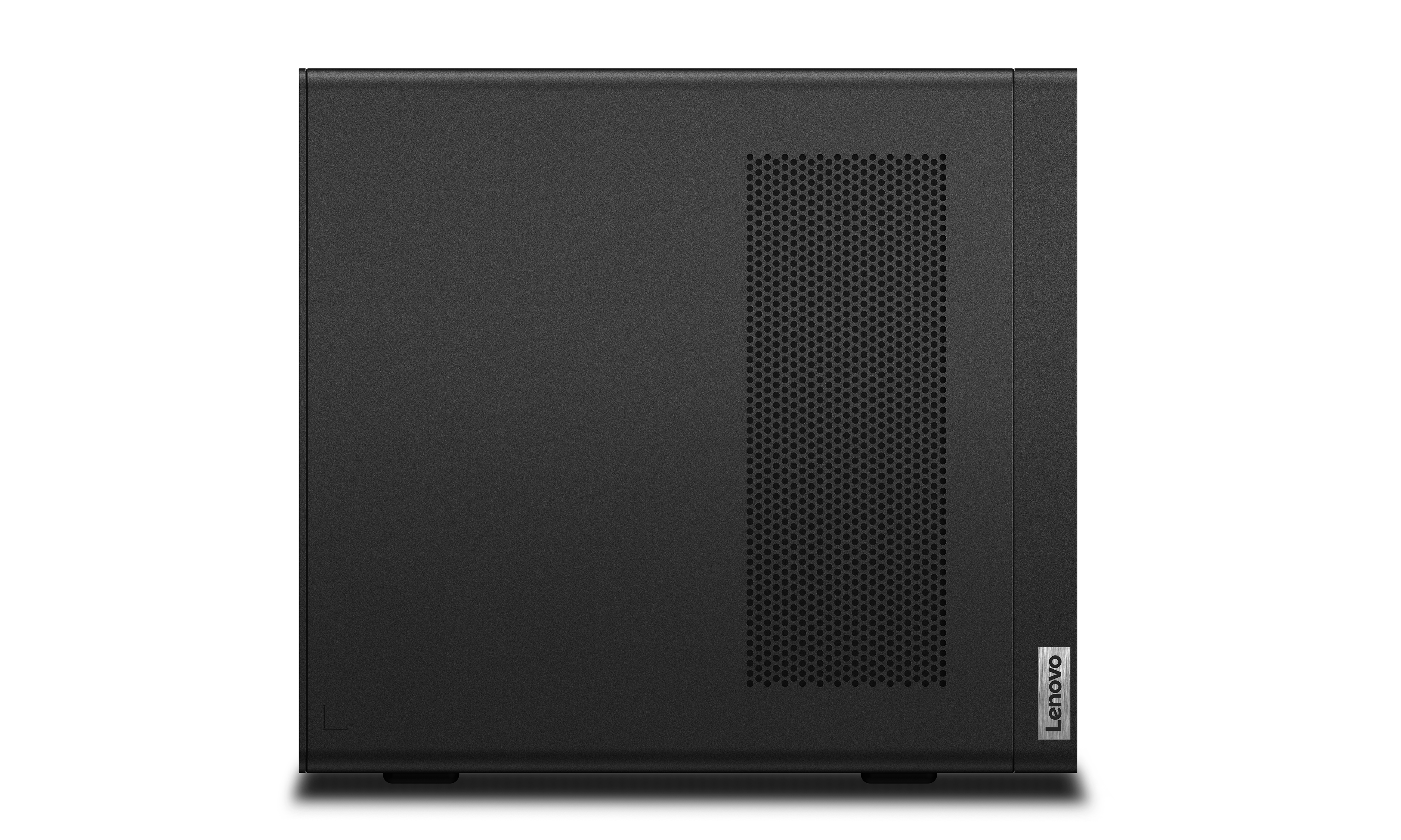 Ein schwarzer Lenovo-Desktop-Computer. Die Frontplatte hat einen perforierten Bereich für die Belüftung. Das Lenovo-Logo ist seitlich angebracht.