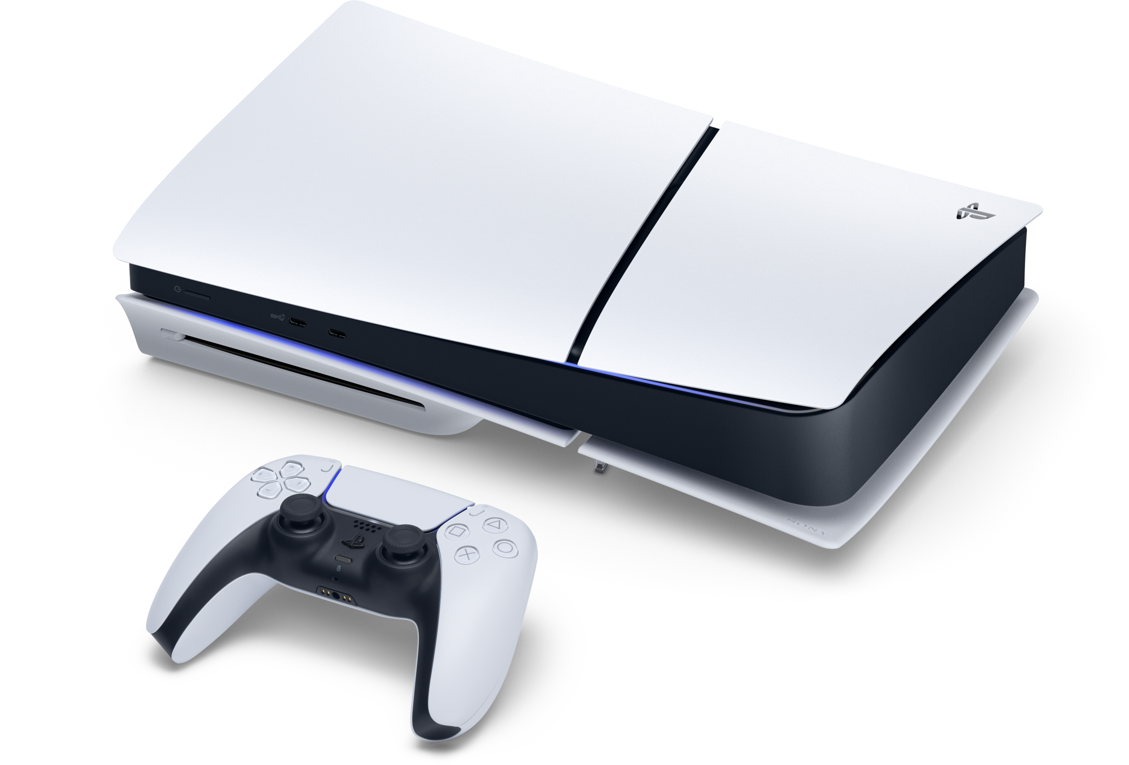Fehér-fekete PlayStation 5 konzol és vezérlő fekete háttér előtt. A konzol szögben van.