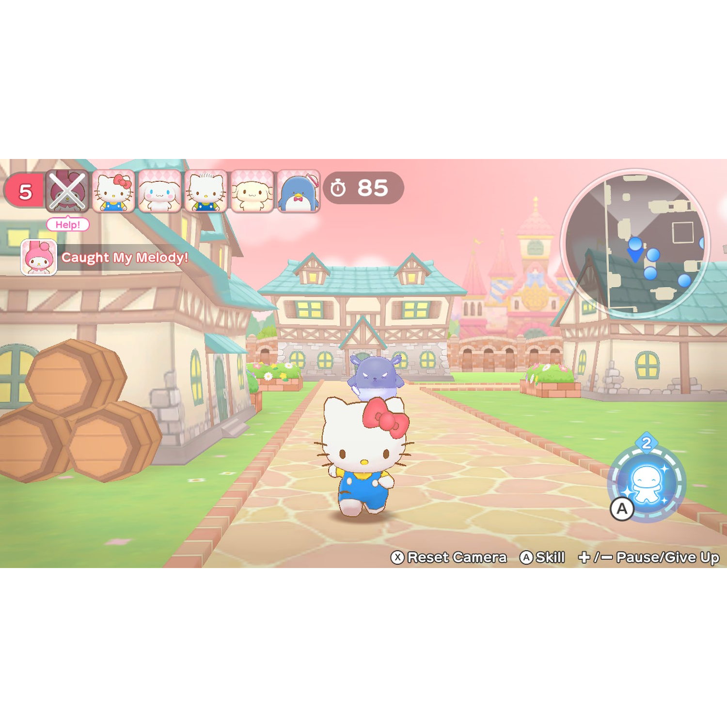 Hello Kitty in een spelscène. Ze loopt op een pad naar gebouwen toe. Er staat een timer rechtsboven. Andere personages zijn aanwezig.