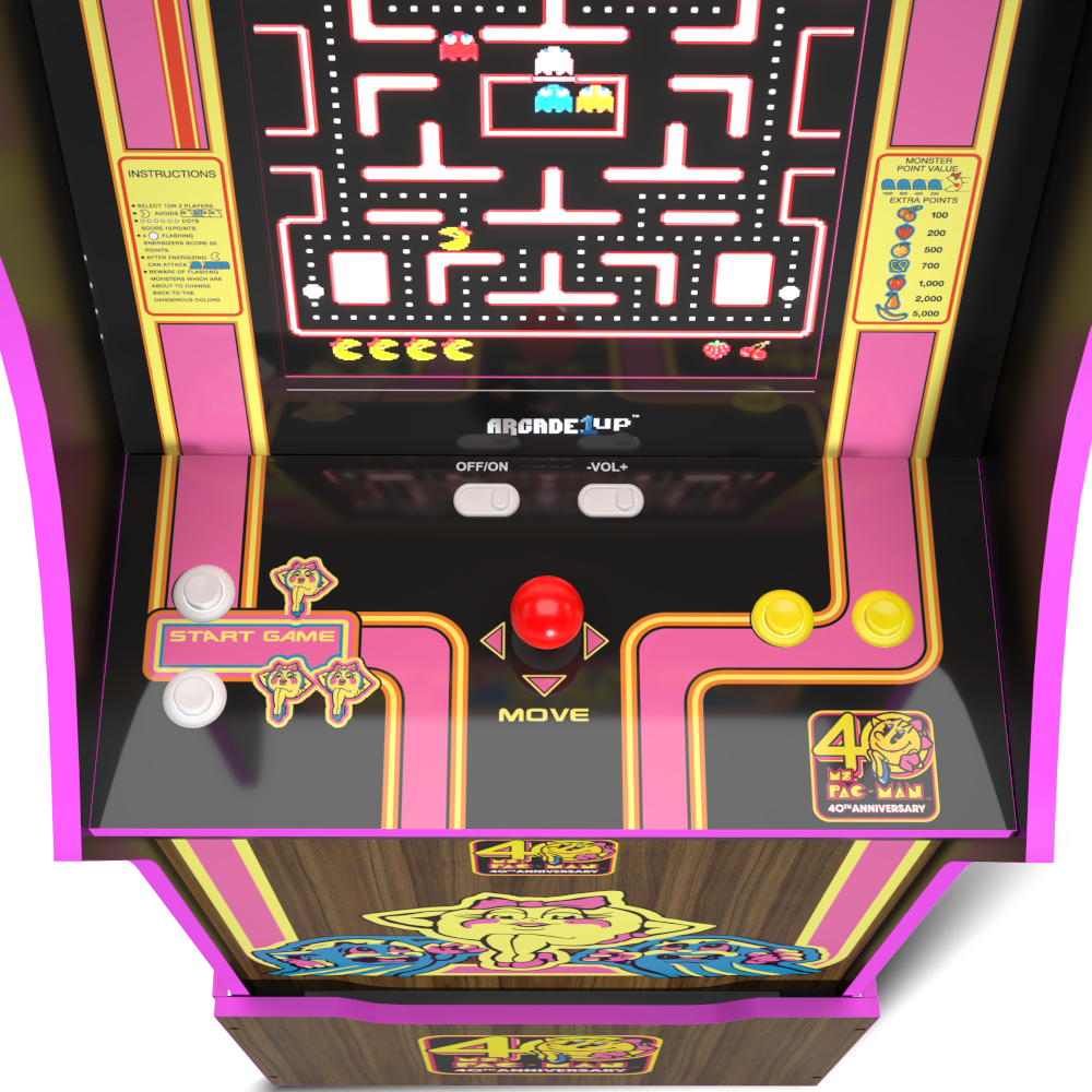 Egy Ms. Pac-Man játékautomata. Játékképernyővel, vezérlőkkel és a 40. évfordulós logóval rendelkezik.