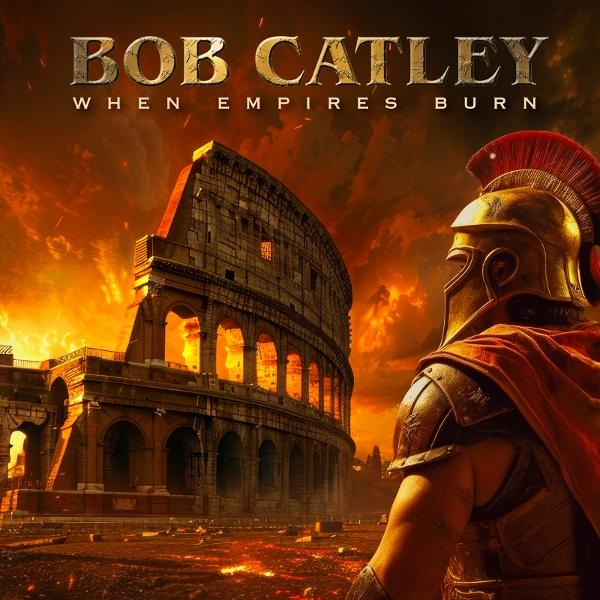 Ein römischer Soldat blickt auf das brennende Kolosseum. Der Himmel ist feurig. Der Albumtitel lautet 'When Empires Burn' von Bob Catley.
