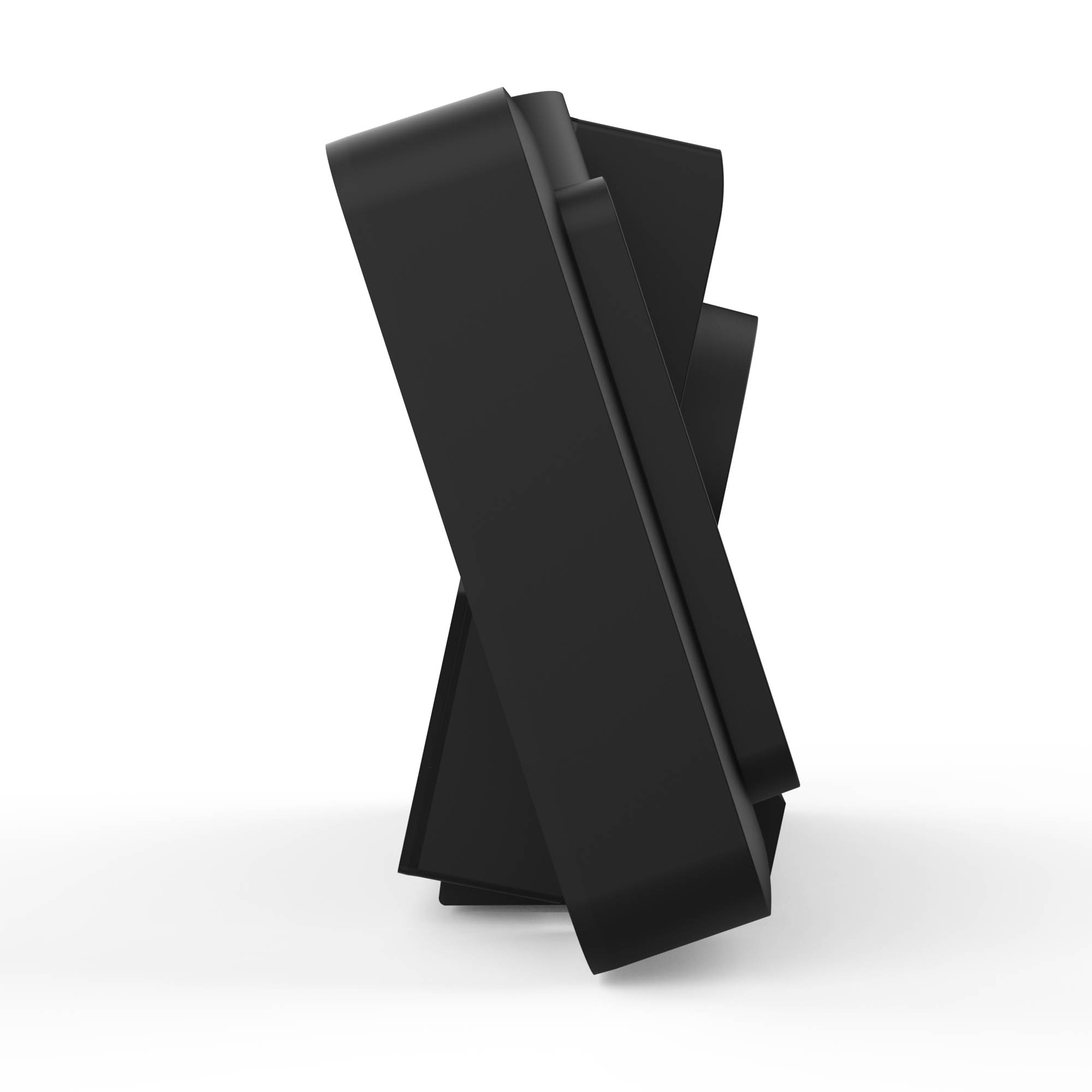 Una escultura abstracta negra con formas rectangulares que se cruzan se alza sobre un fondo blanco, creando sombra y profundidad.
