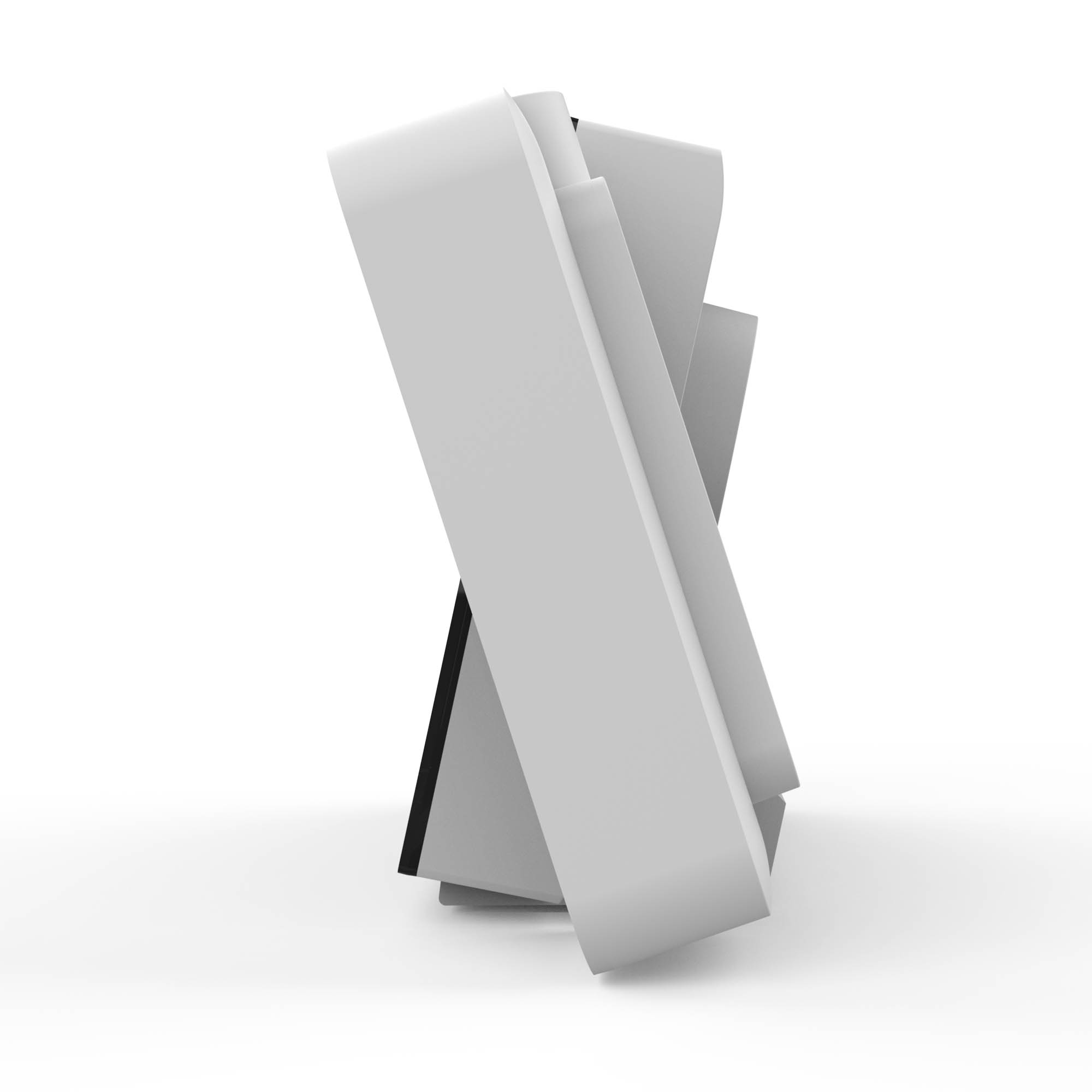 Escultura abstracta de formas rectangulares blancas superpuestas. Una forma negra visible. Fondo blanco.