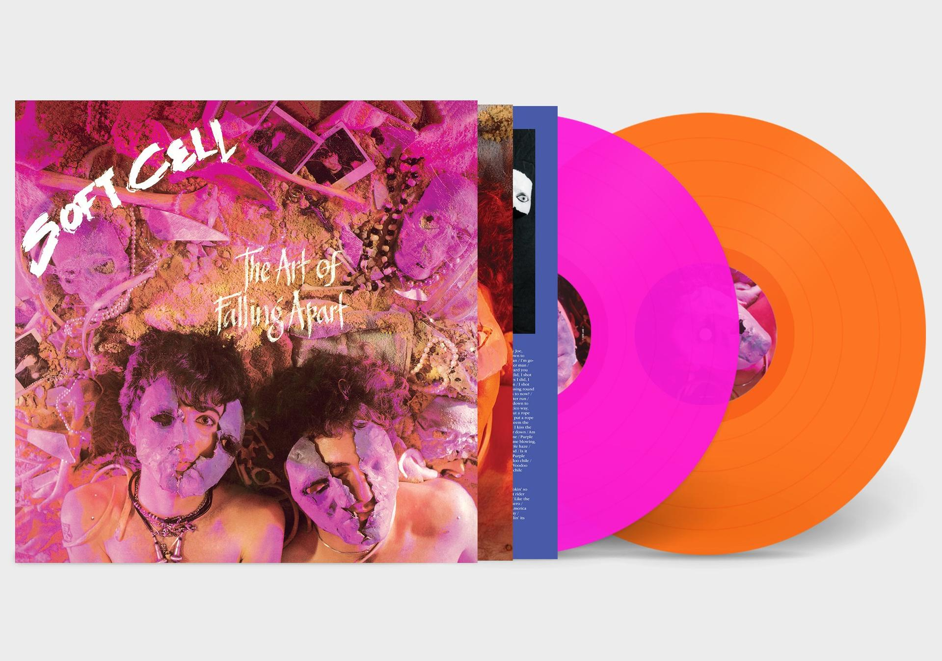 Albumcover von Soft Cell: 'The Art of Falling Apart'. Zeigt Bandmitglieder mit bemalten Gesichtern und Schallplatten.