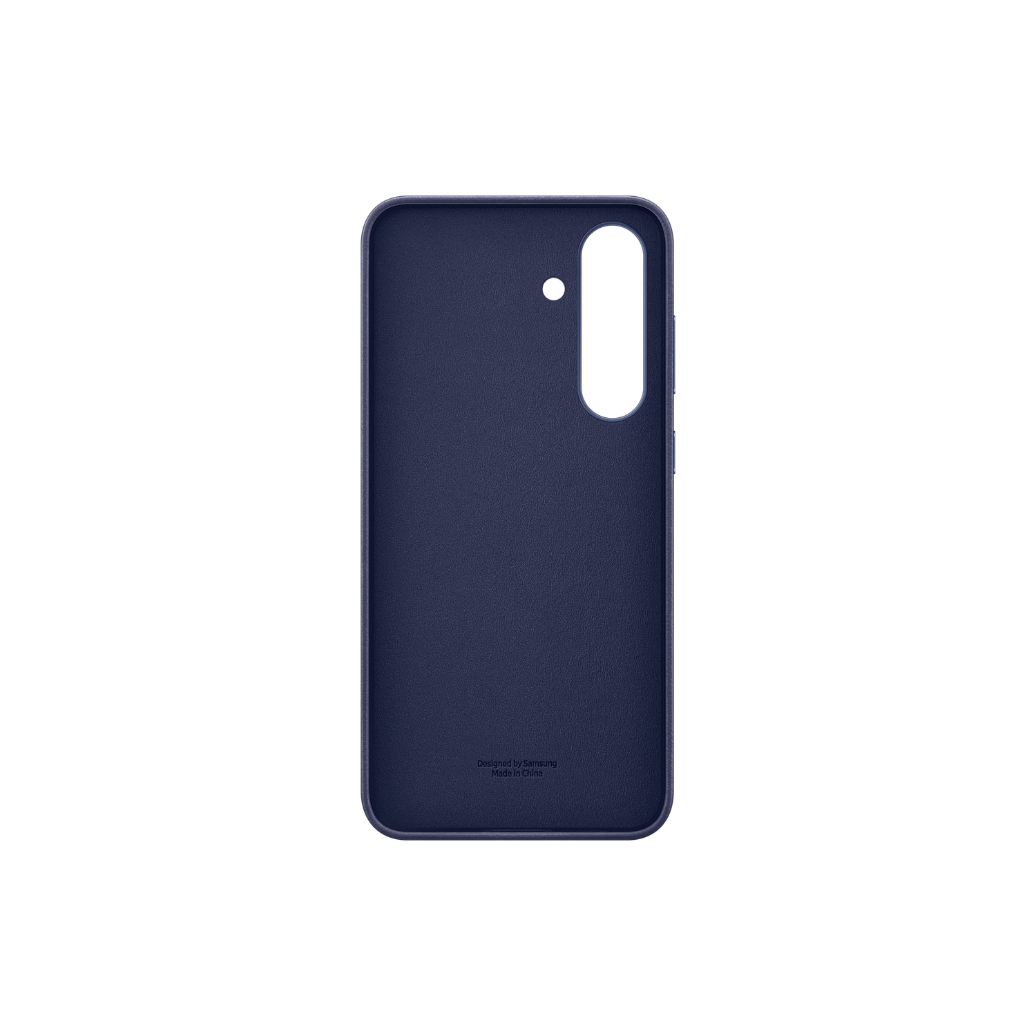Een marineblauwe telefoonhoes met camera-uitsparing, ontworpen door Samsung en gemaakt in China, tegen een zwarte achtergrond.