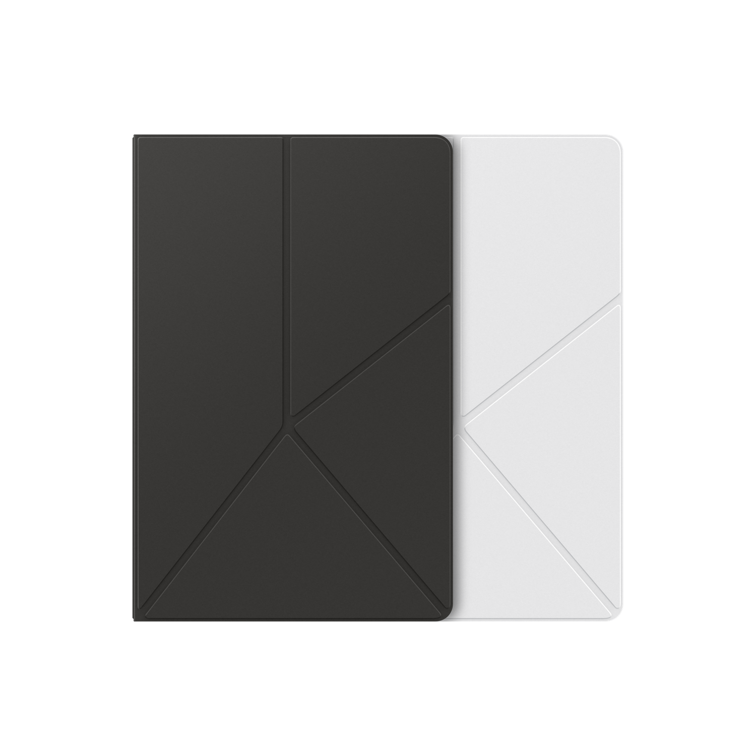 Deux étuis pour tablettes. L'un est noir, l'autre blanc. Les deux ont un design géométrique avec des plis triangulaires.