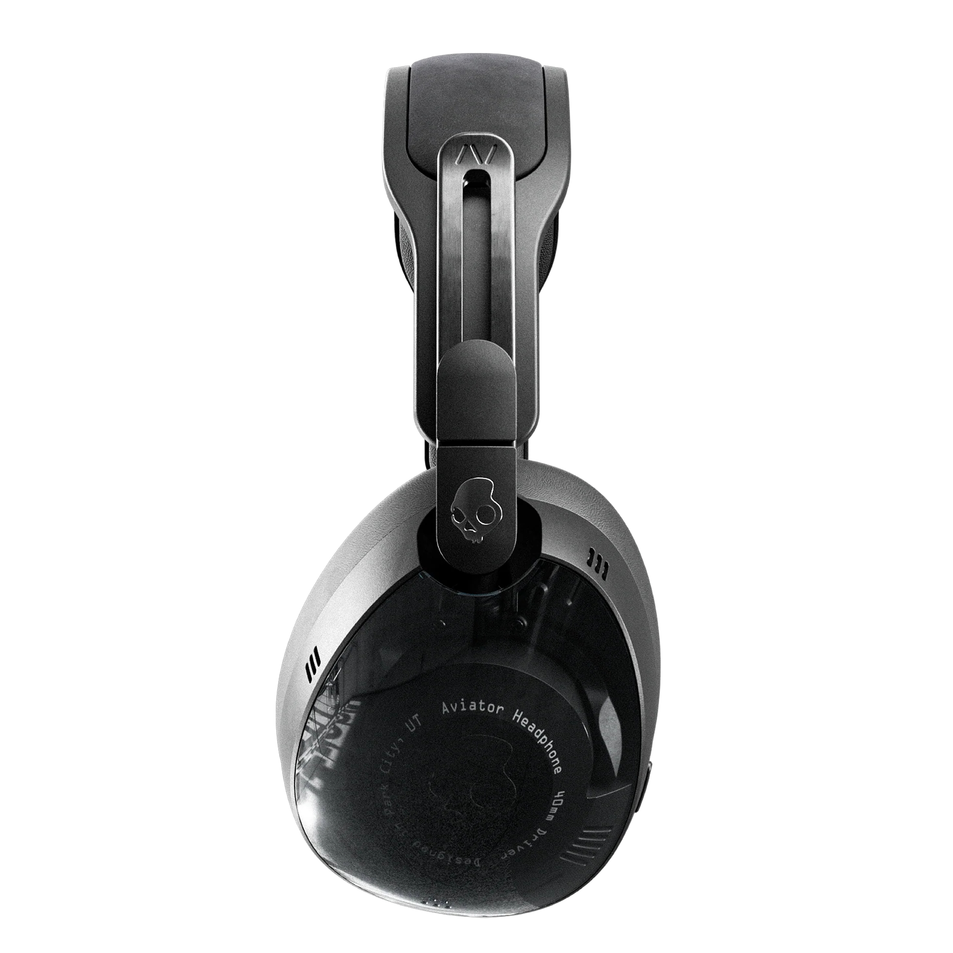 Schwarze Skullcandy Aviator Kopfhörer. Die Kopfhörer befinden sich auf weißem Hintergrund. Das Design umfasst ein Totenkopf-Logo.