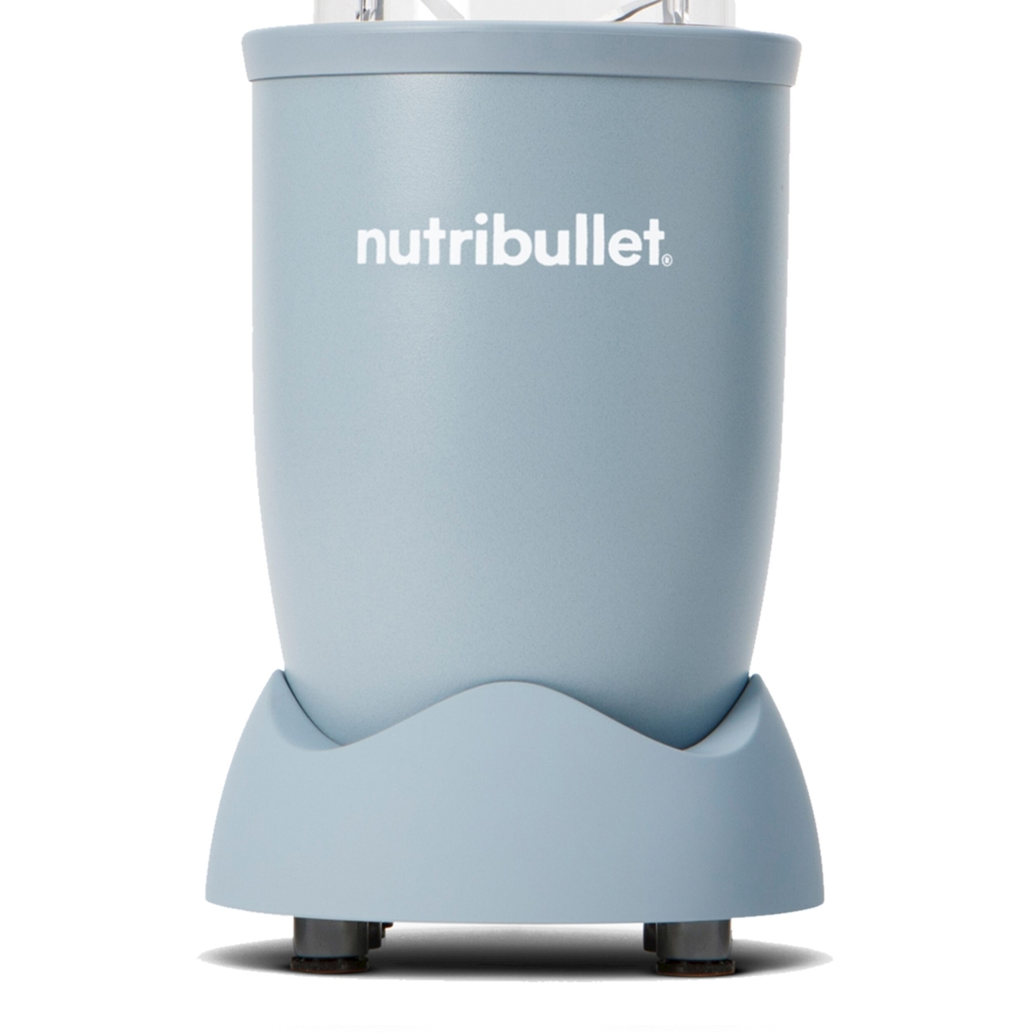 Un frullatore Nutribullet azzurro chiaro su sfondo bianco. Il marchio è stampato in bianco. La base ha un design ondulato.