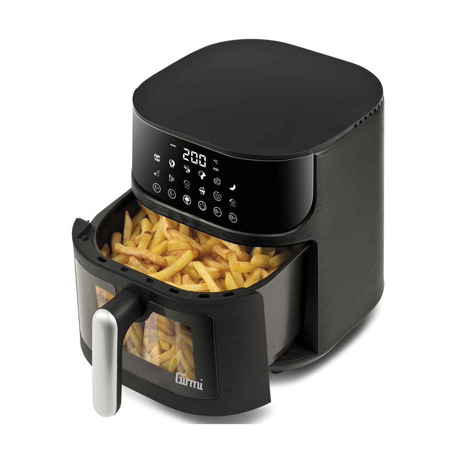 Friggitrice ad aria nera con un cassetto pieno di patatine fritte. La friggitrice ha un display digitale e una maniglia argentata. Il marchio è Gurmi.