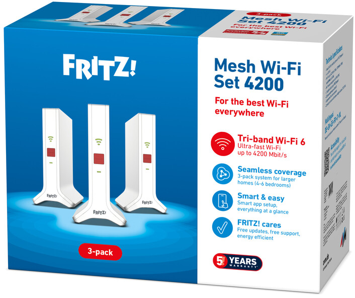Une boîte avec un ensemble Wi-Fi blanc. Il y a trois appareils blancs avec des boutons rouges. Le texte sur la boîte dit 'Mesh Wi-Fi Set 4200'.