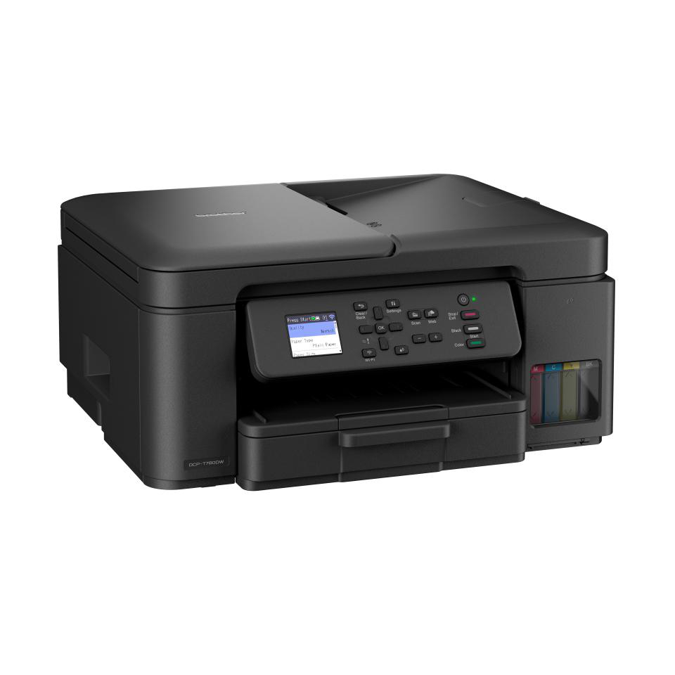Ein schwarzer Brother DCP-T720DW-Drucker steht auf einer weißen Oberfläche. Er hat ein Bedienfeld, ein Papierfach und Tintenbehälter.
