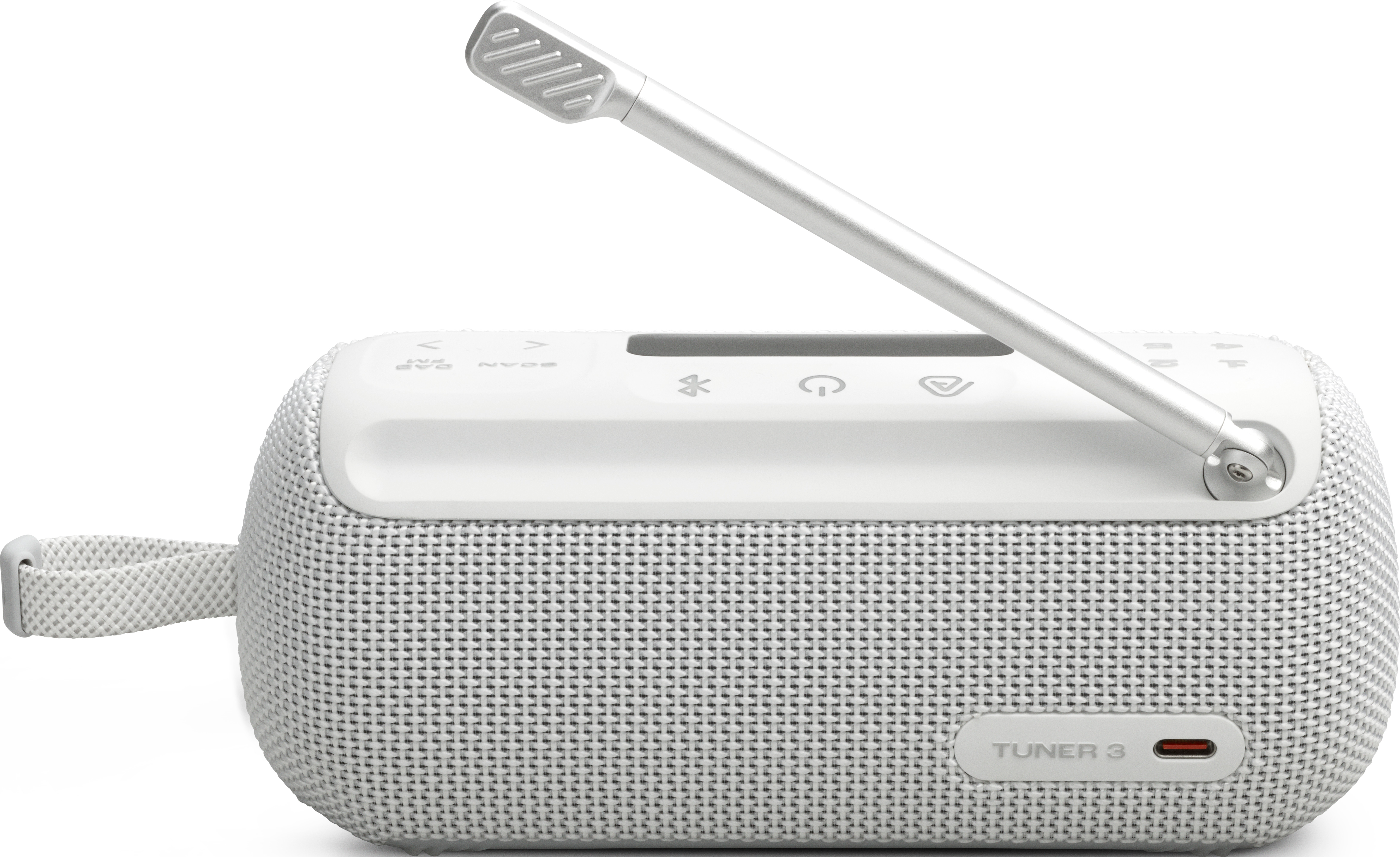 Une radio JBL Tuner 3 blanche avec une antenne argentée. Elle a un haut-parleur en mesh et des boutons sur le dessus. Une sangle est sur le côté.