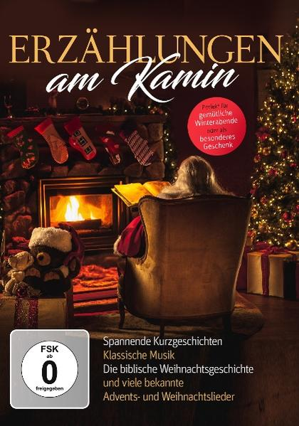 Eine Person sitzt am Kamin und liest ein Buch. Weihnachtsbaum und Strümpfe sind sichtbar. Das Cover sagt 'ERZÄHLUNGEN am Kamin'.
