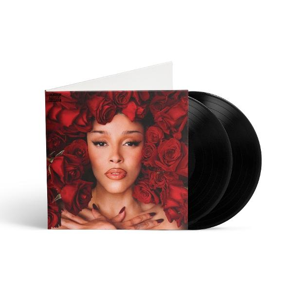 Albumcover einer Frau mit Rosen im Haar. Schwarze Schallplatten rechts. Weißer Hintergrund.