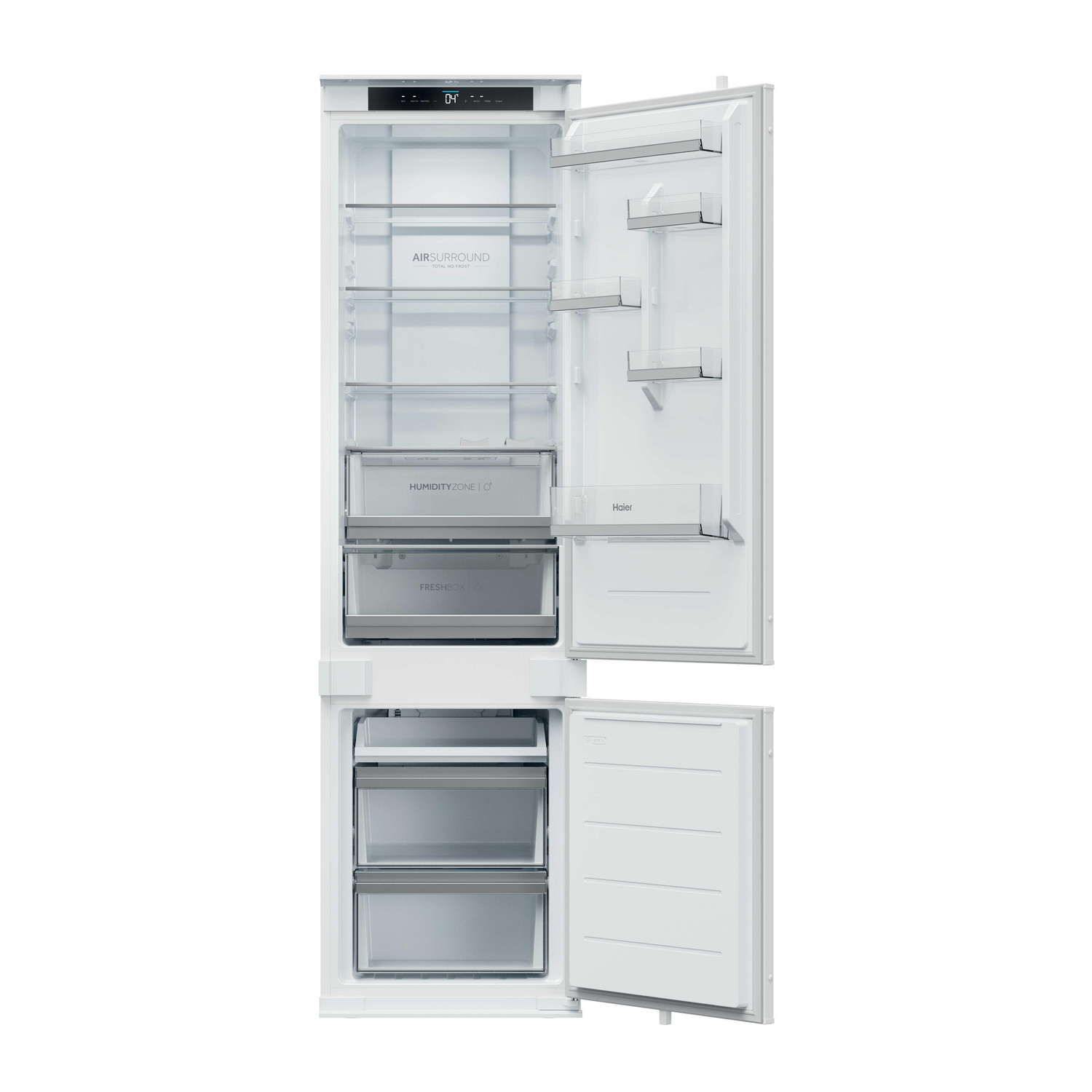 Un refrigerador blanco con la puerta abierta, mostrando estantes, cajones y la marca 'Haier'. La puerta superior muestra una pantalla digital.