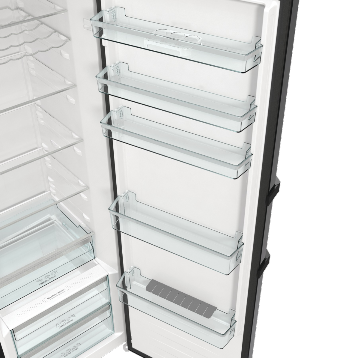 Otwarta lodówka z półkami szklanymi, szufladami i wnętrzem drzwi. Biała z czarną obwódką na czarnym tle.