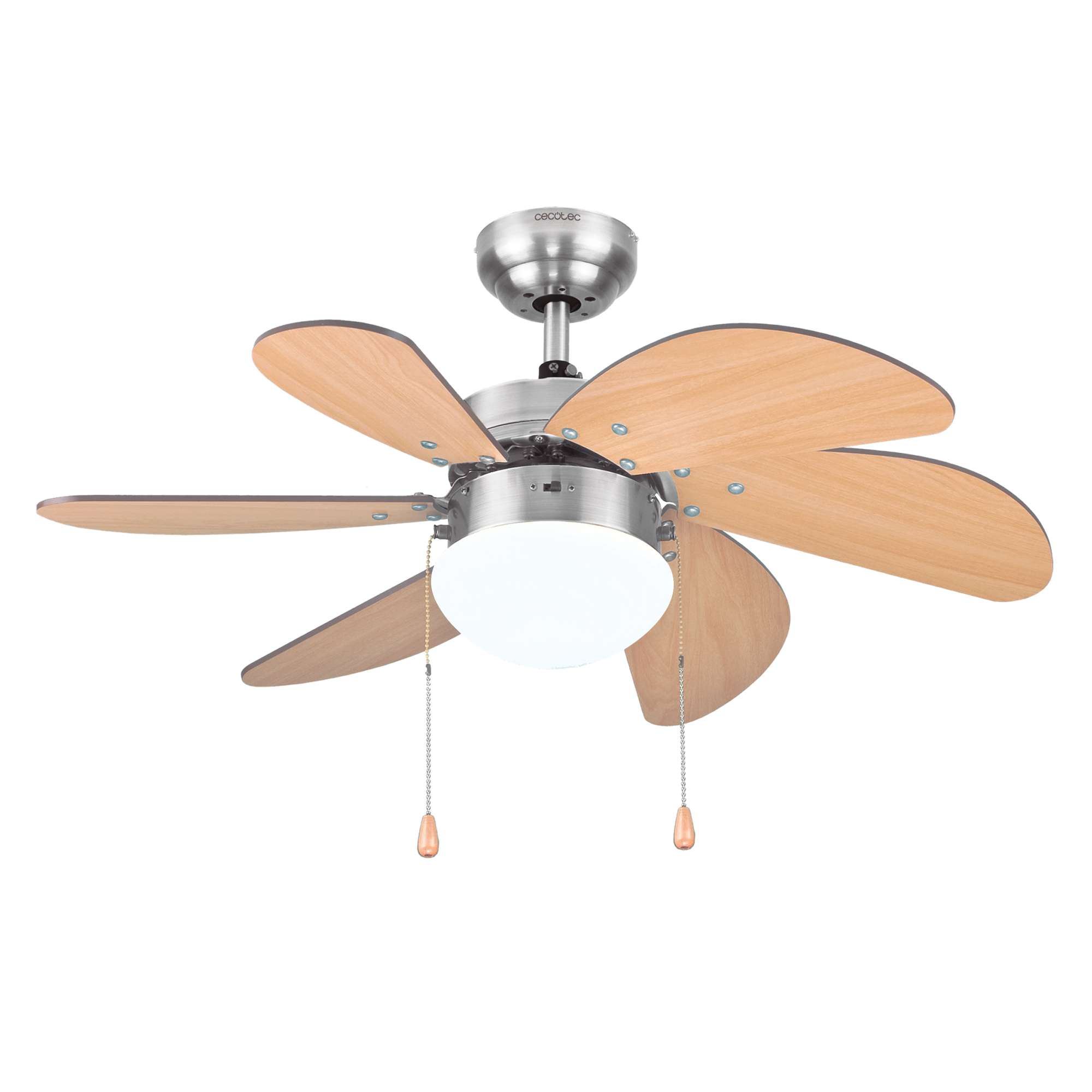 Ventilador de techo con luz. Aspas de madera y acabado metálico cepillado. Dos cadenas con extremos decorativos. Fondo blanco.