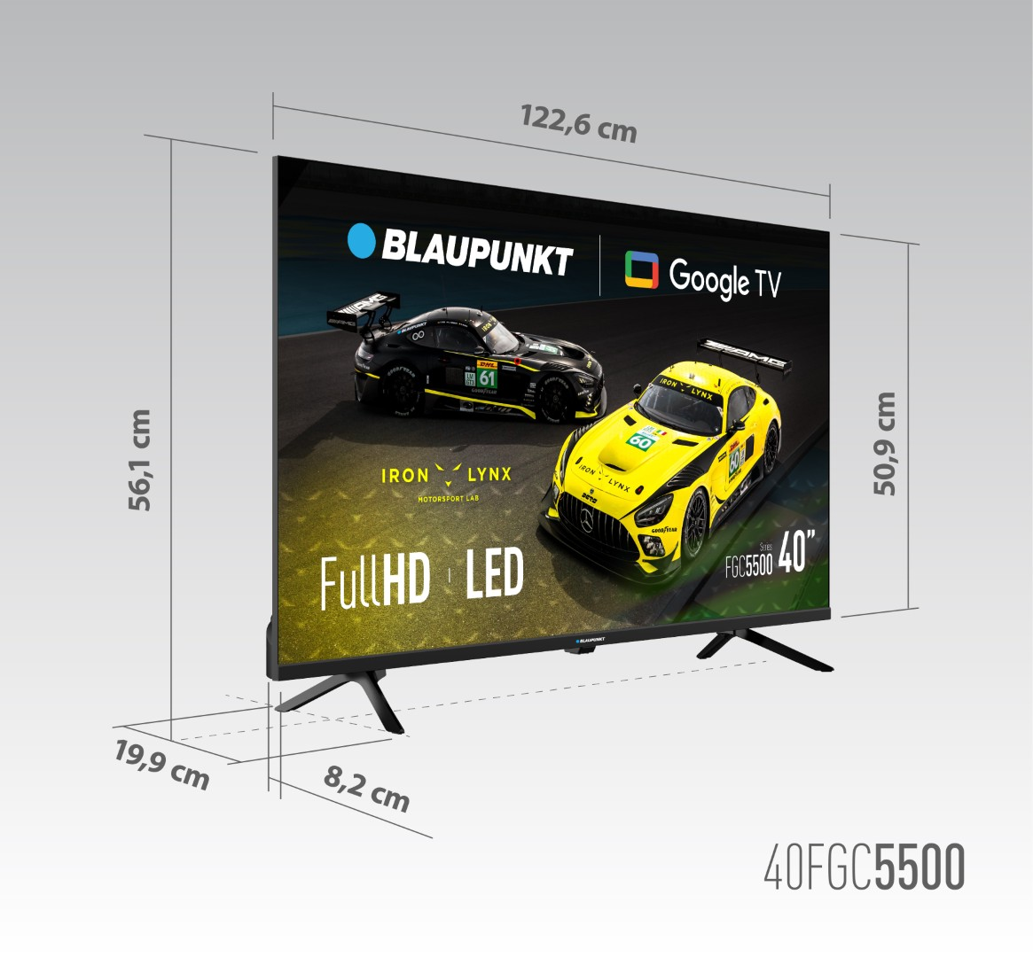 Telewizor Blaupunkt. Ekran wyświetla samochody wyścigowe, specyfikacje i wymiary. Czarny stojak. Widoczna nazwa marki i logo Google TV.