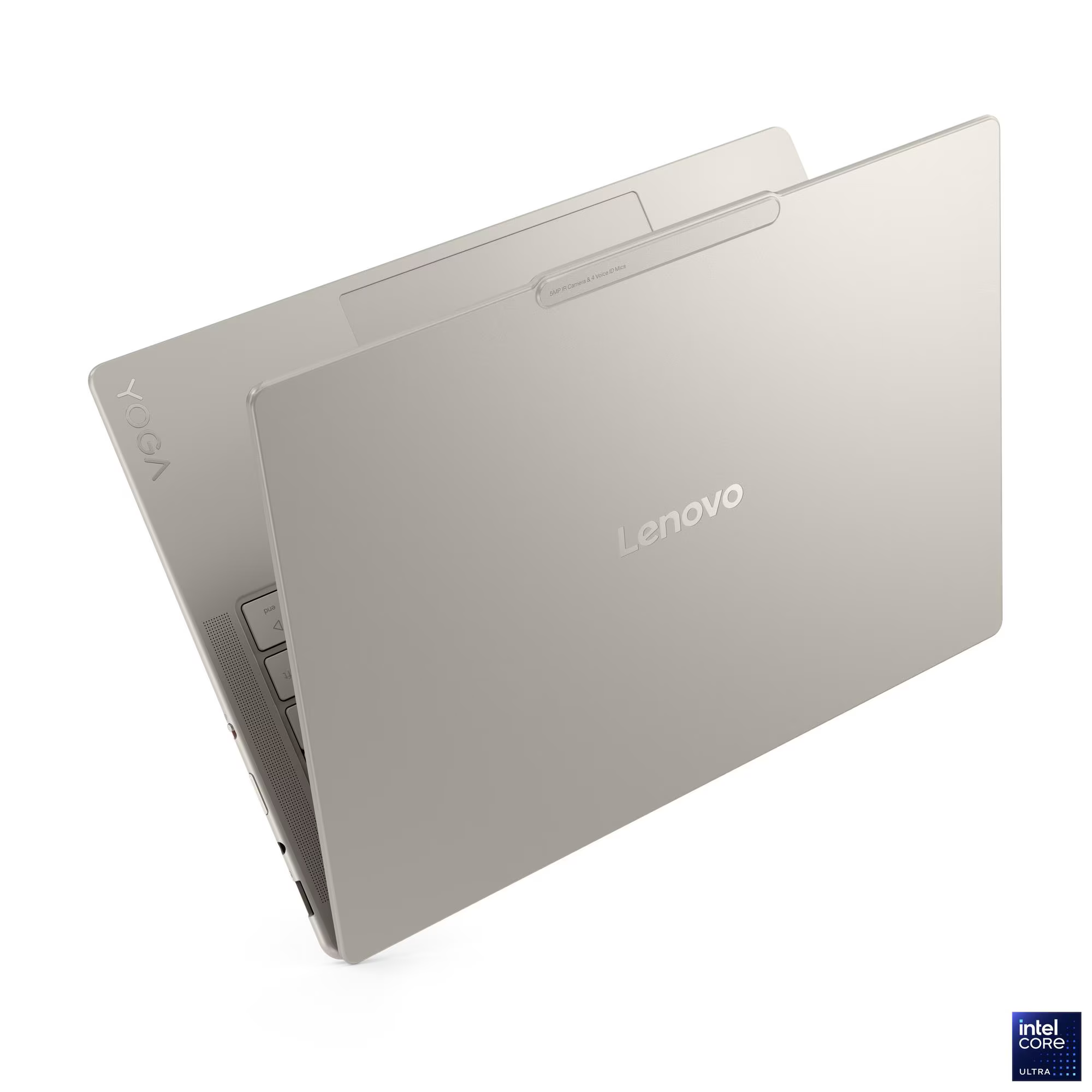 Egy ezüstszürke Lenovo Yoga laptop kissé nyitva van, látszik a billentyűzet és a képernyő. A Lenovo logója látható.