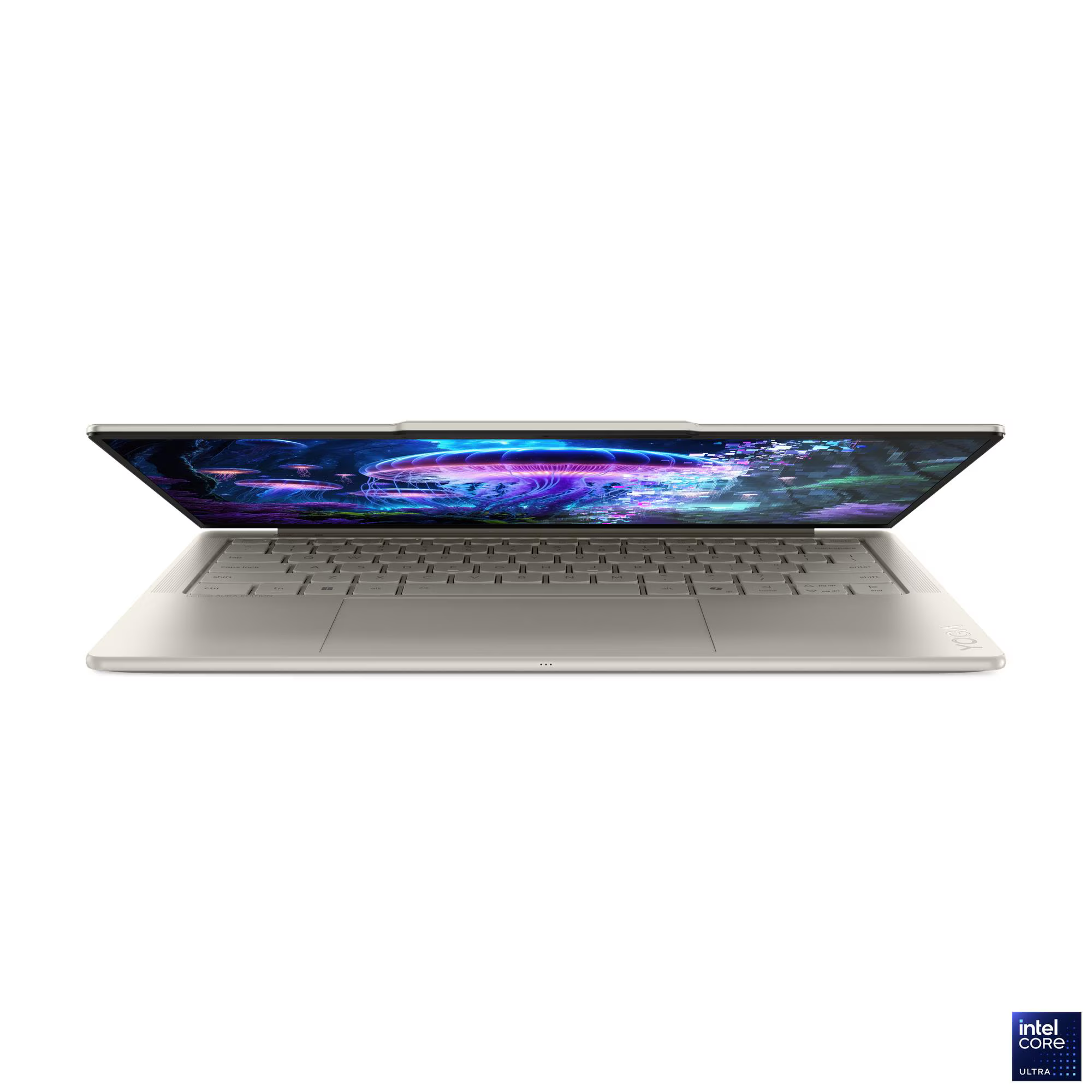 Egy ezüst laptop nyitva, színes képernyővel. Látható a billentyűzet, a sarokban az Intel Core Ultra logóval.