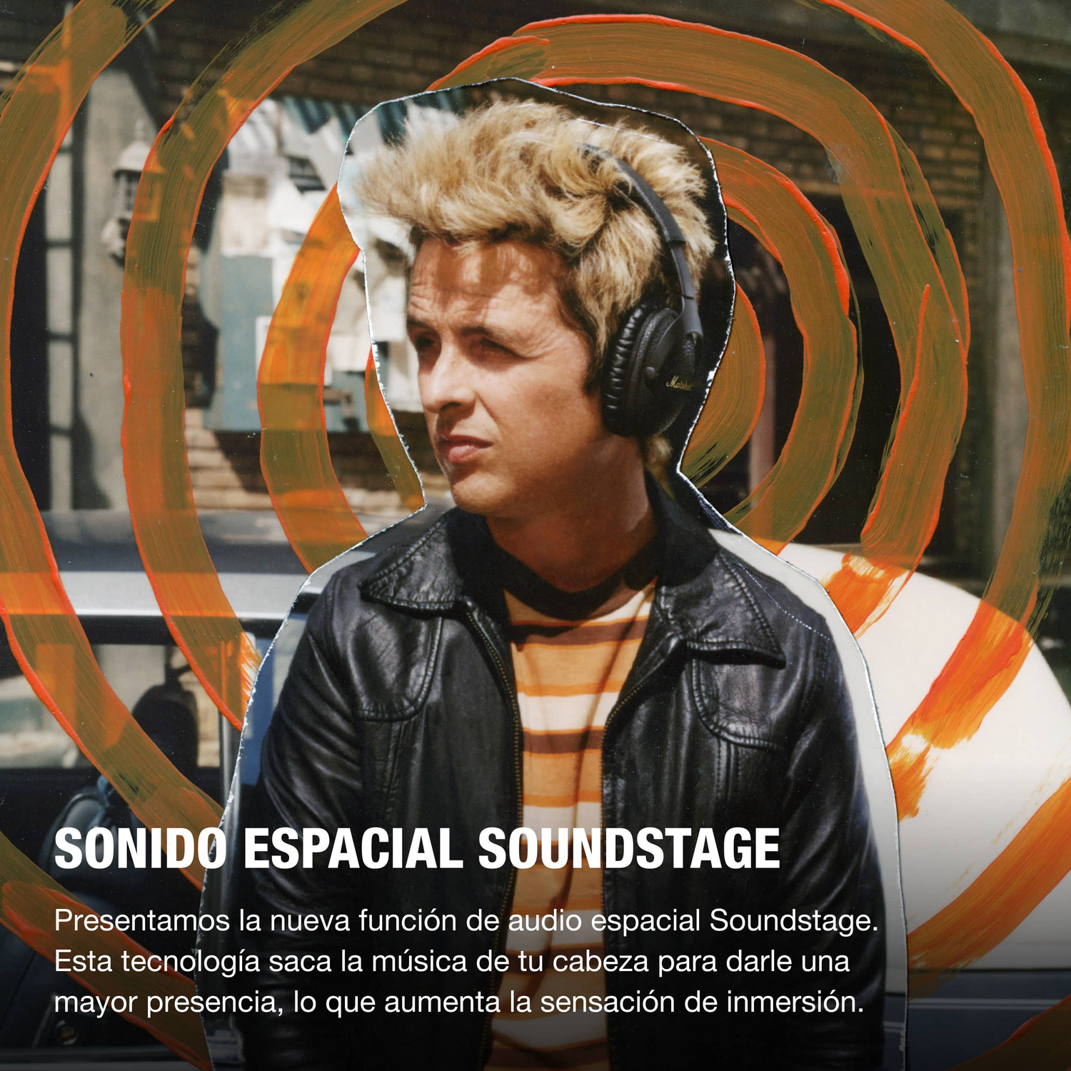 Un hombre con auriculares y una chaqueta de cuero negra, mirando hacia un lado. Ondas sonoras naranjas en el fondo.