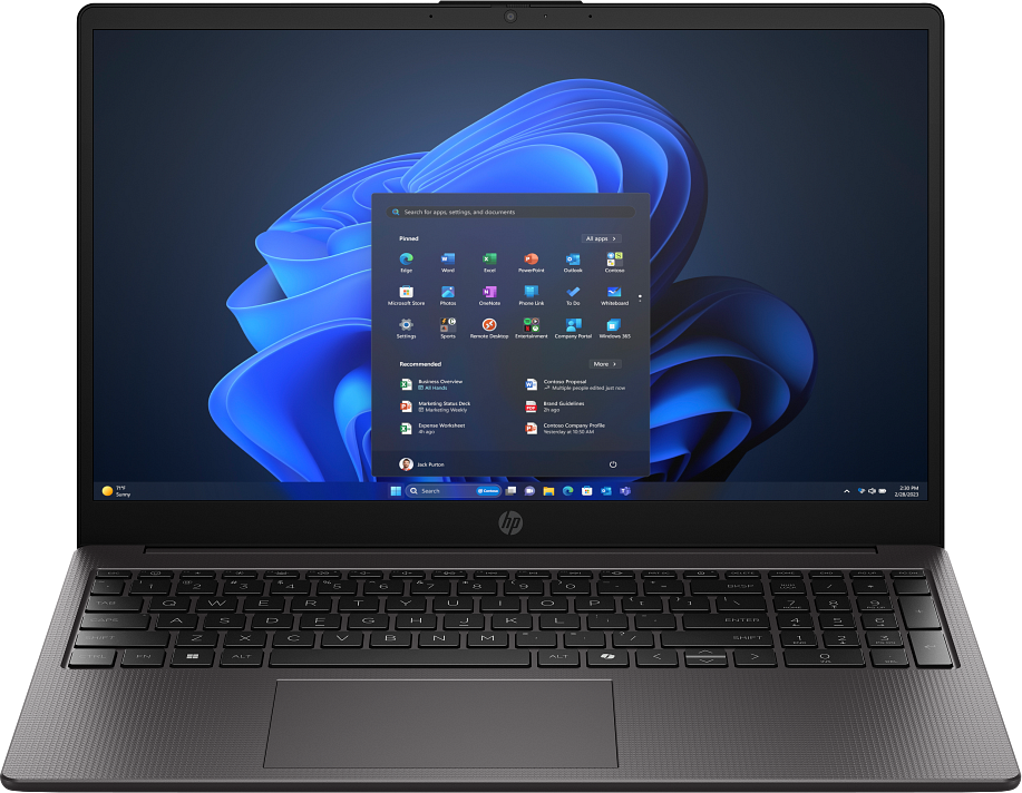 Egy fekete HP laptop a Windows 11 kezdőképernyőjét jeleníti meg. A billentyűzet látható. A képernyő alkalmazásikonokat és kék hátteret mutat.