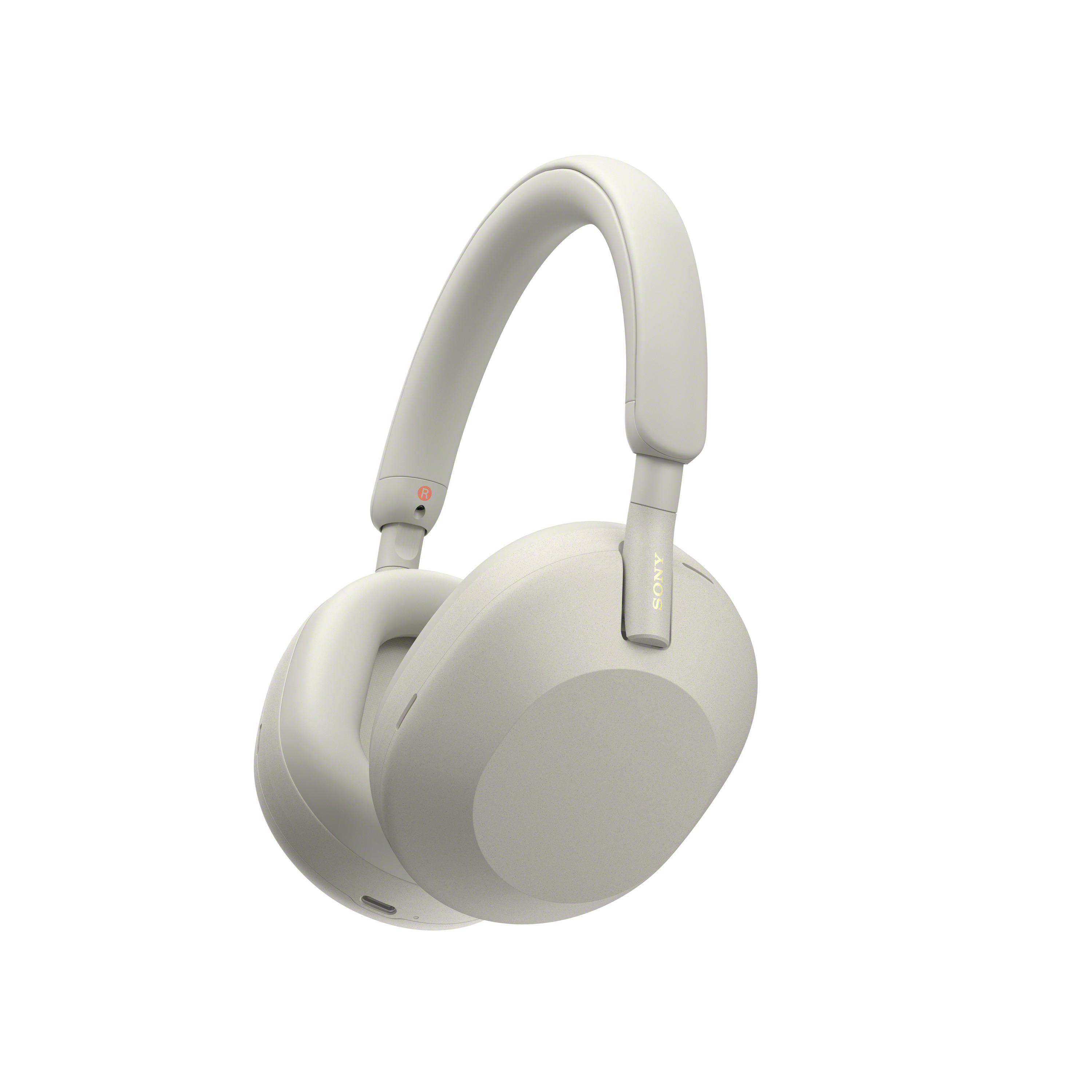 Hellgraue Sony WH-1000XM5 Kopfhörer, isoliert auf weißem Hintergrund. Die Kopfhörer sind Over-Ear und haben ein minimalistisches Design.