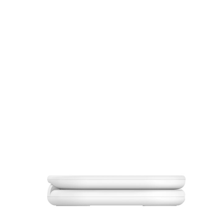 Dos objetos rectangulares blancos, redondeados y apilados sobre un fondo blanco. Probablemente dispositivos electrónicos.