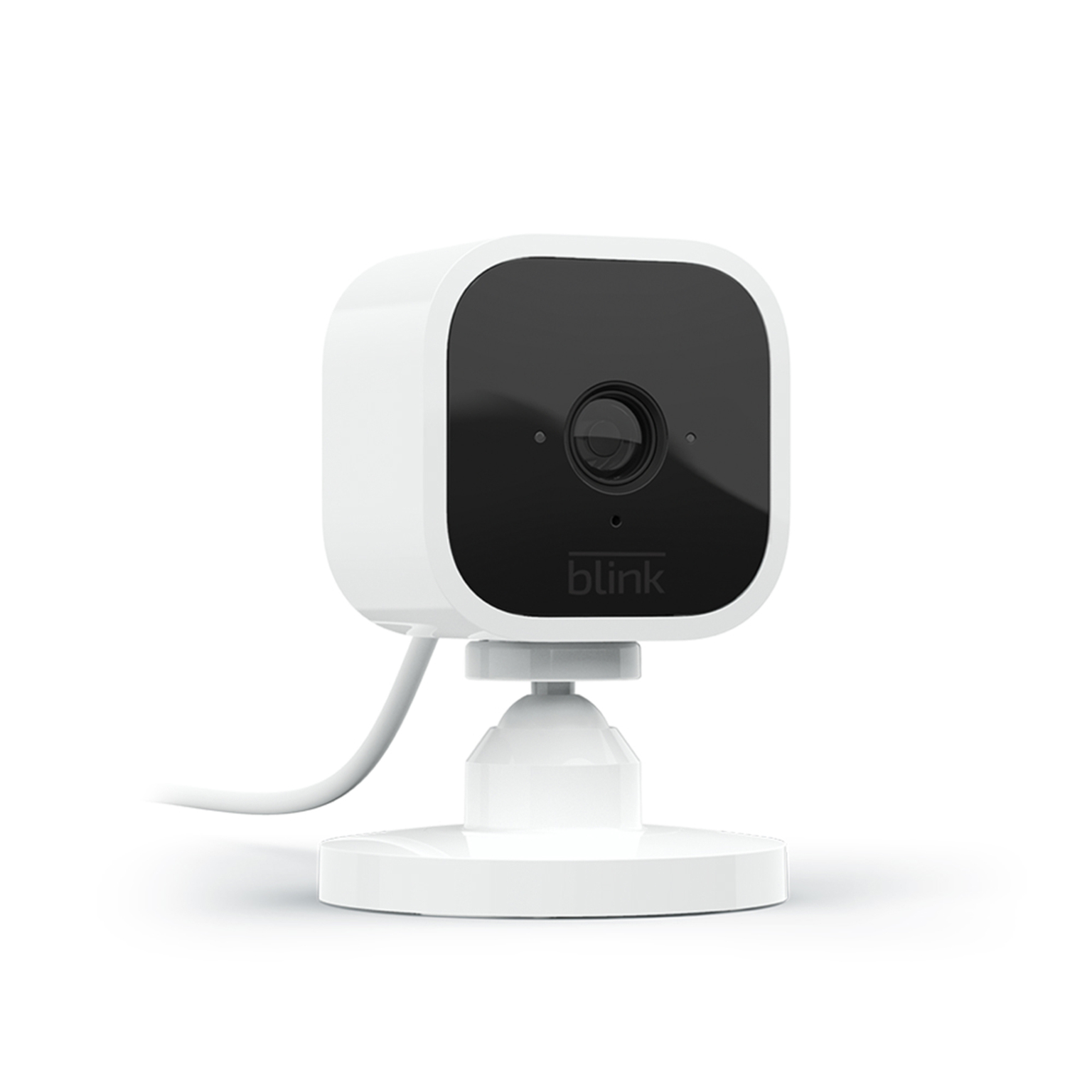 Una cámara de seguridad Blink blanca. Tiene una cara negra con una lente y la palabra 'blink'. Está sobre un soporte blanco, con un cable blanco.