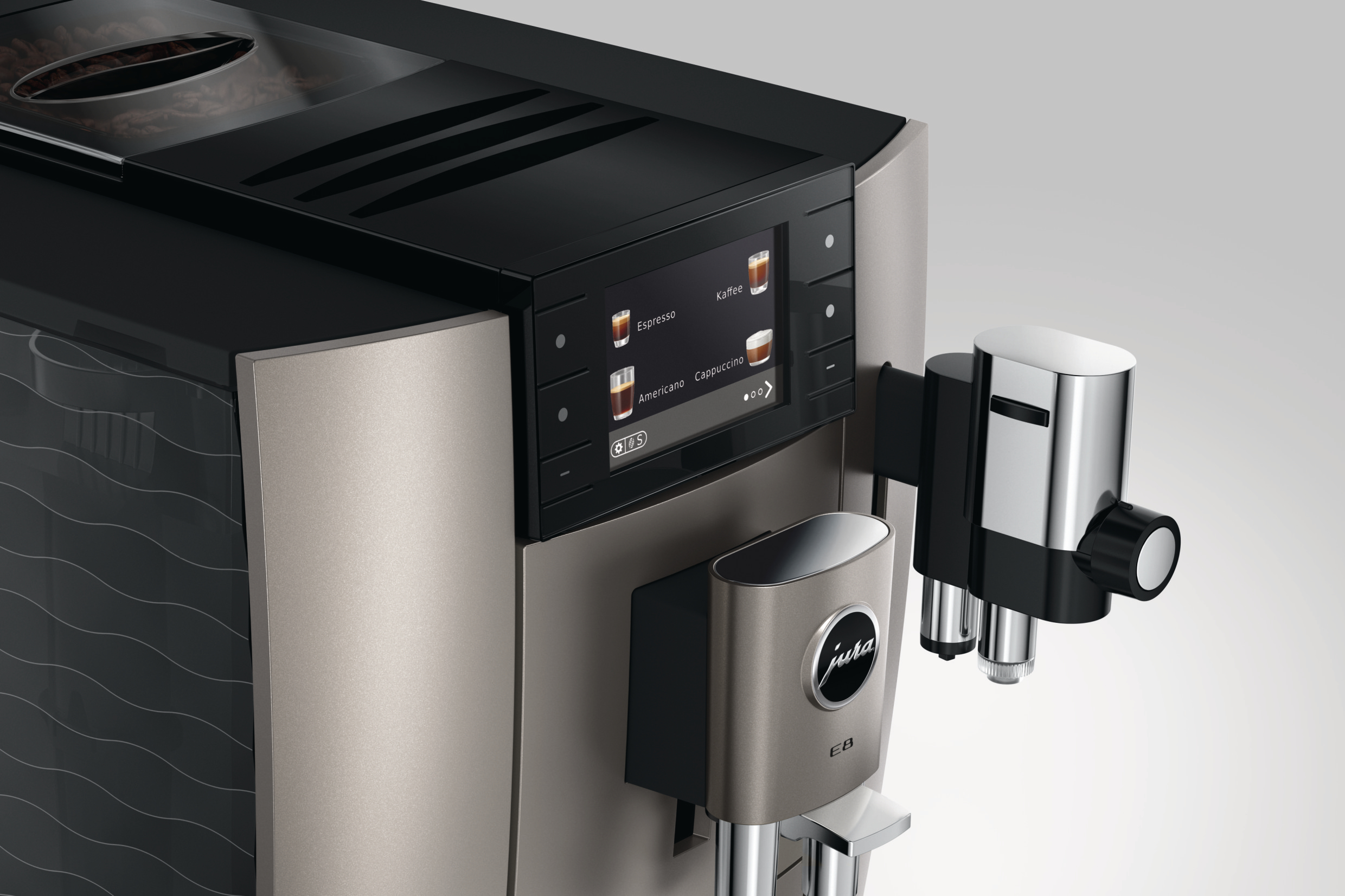 Silber-schwarze Jura E8 Kaffeemaschine. Sie hat einen Touchscreen mit Kaffeeoptionen und einen Chromauslauf.