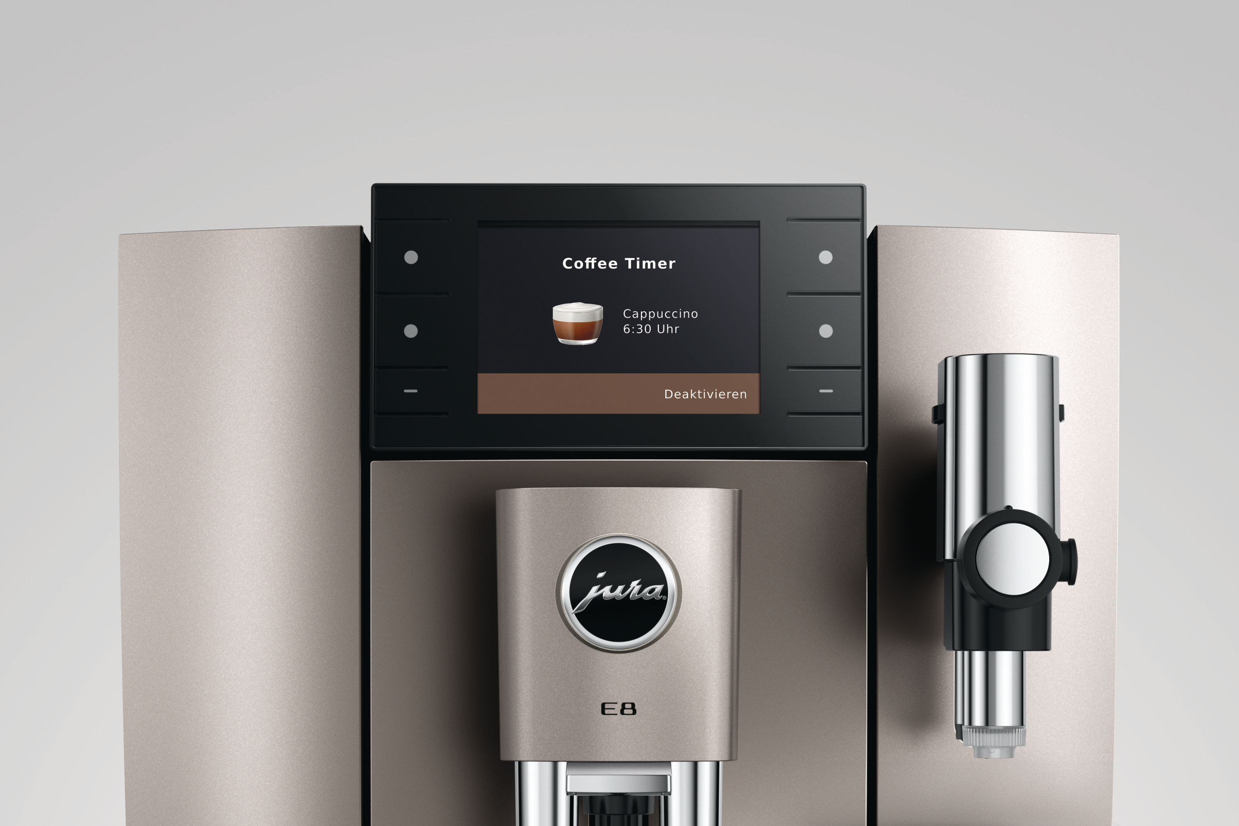 Eine Kaffeemaschine mit Display, das "Coffee Timer" und "Cappuccino 6:30 Uhr" anzeigt. Die Maschine ist silber und schwarz.