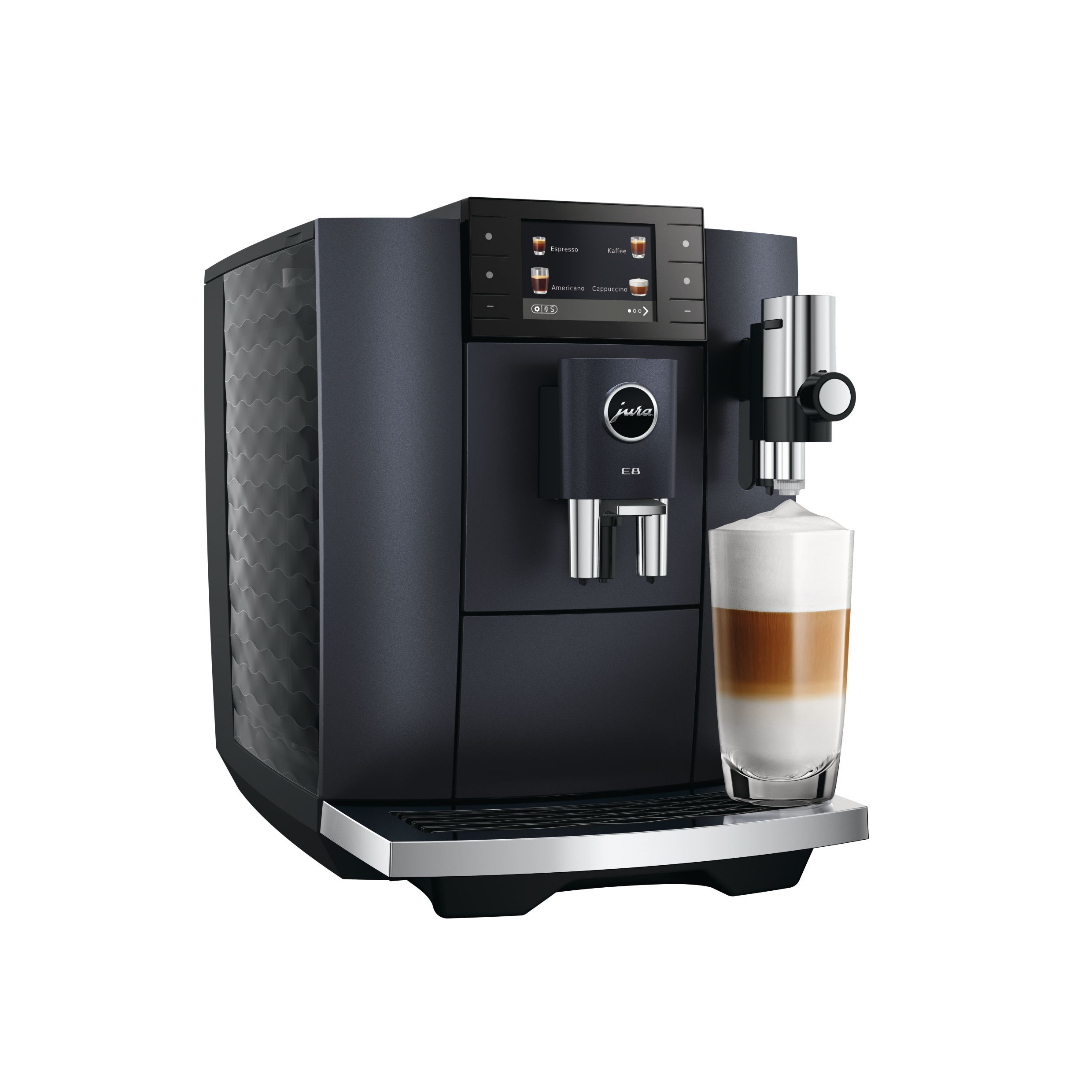 Eine schwarze Jura E8 Kaffeemaschine mit einem Glas geschichtetem Latte Macchiato. Maschine hat Touchscreen-Bedienelemente.