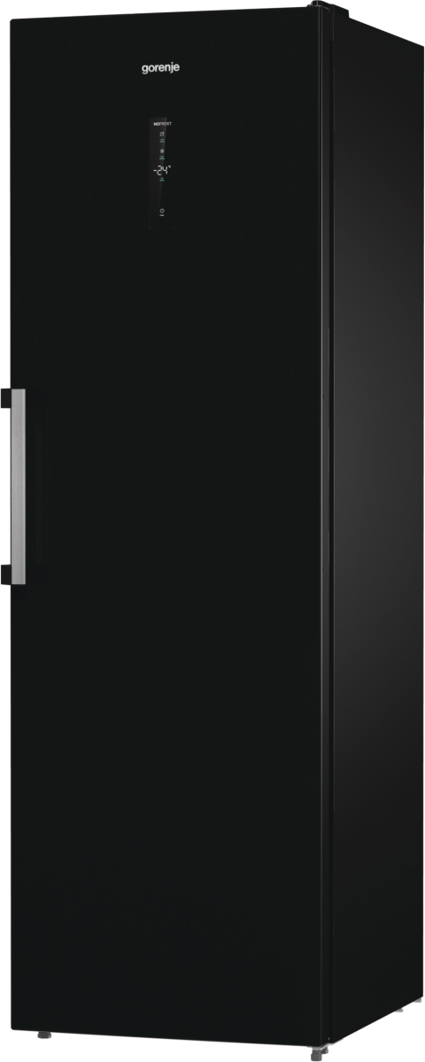 Czarna zamrażarka Gorenje. Posiada wyświetlacz cyfrowy, srebrny uchwyt, drzwi zamknięte. Tło białe.