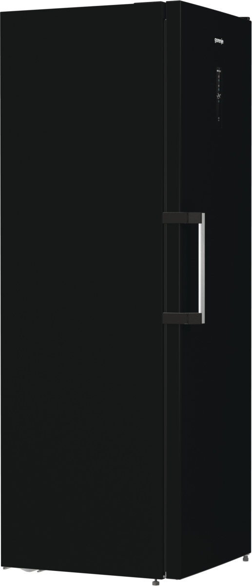 Czarna lodówka z uchwytem. Ma markę Gorenje. Tło jest białe.