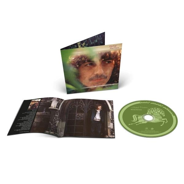 Pochette de l'album de George Harrison. CD et livret ouverts. Le CD est vert. Le livret contient une image de George et des paroles.