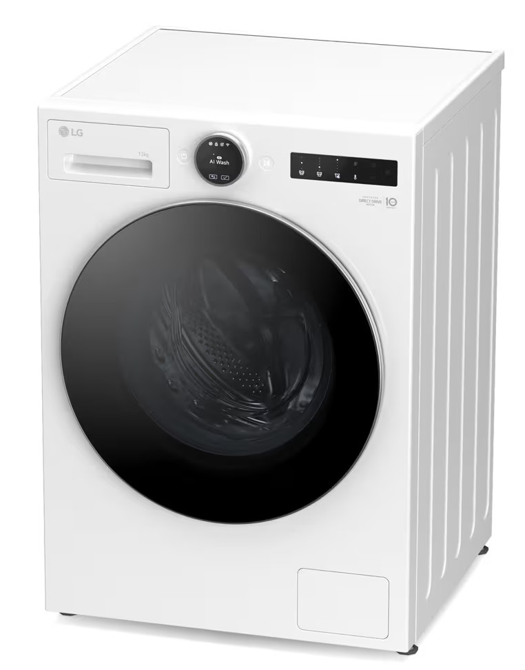 Biała pralka LG. Posiada czarne drzwi, panel sterowania i szufladę na detergent. Pralka stoi na białej powierzchni.