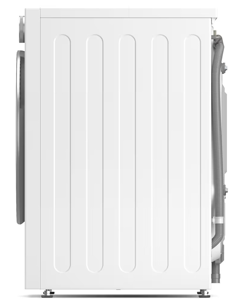 Widok z boku białej pralki. Posiada pionowe żłobienia na tylnym panelu, szary wąż i okrągłe drzwi.