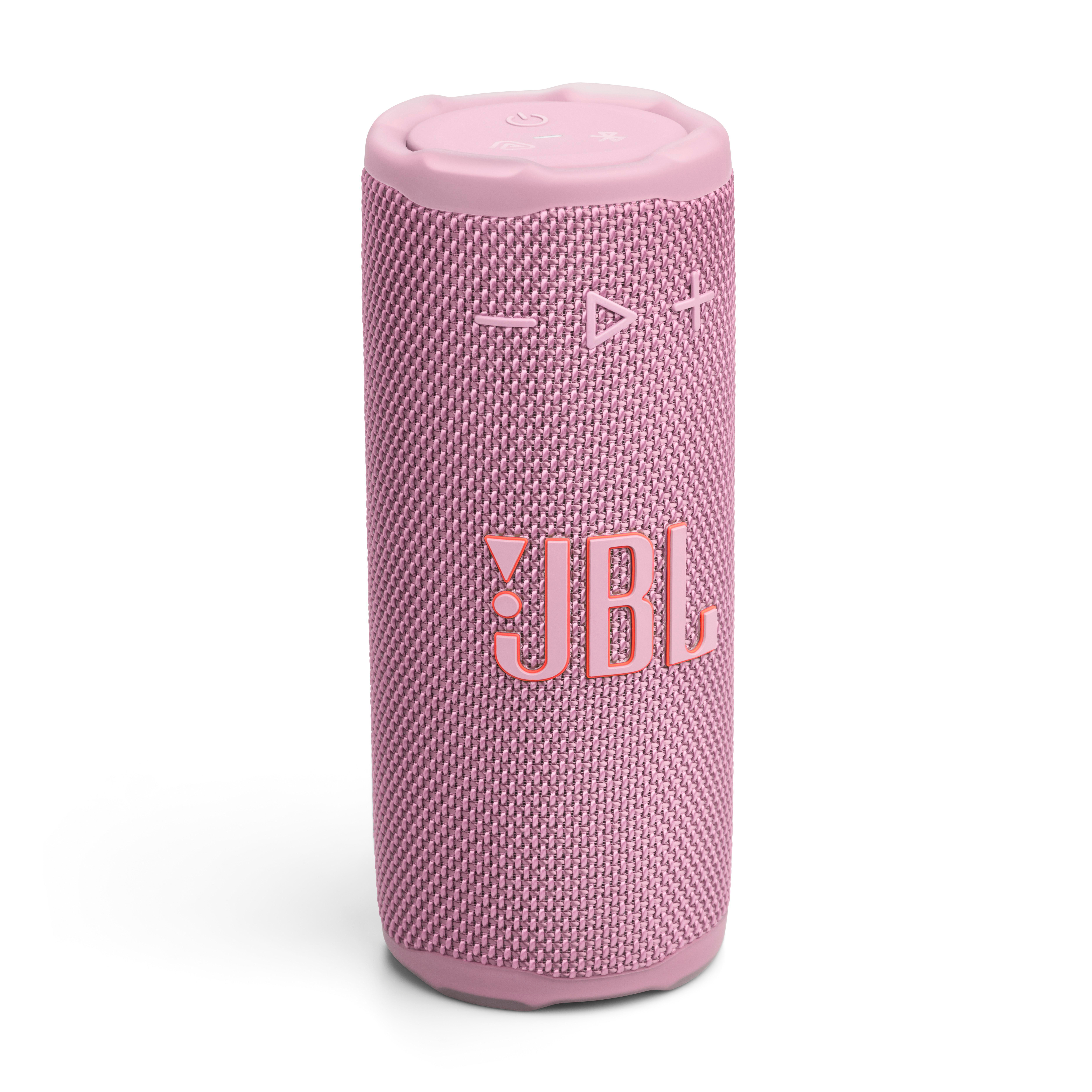 Ein rosa JBL-Lautsprecher steht auf einer weißen Oberfläche. Er hat Knöpfe oben und das JBL-Logo vorne.
