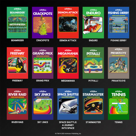Una colección de cartuchos de videojuegos Activision. Cada uno tiene ilustraciones únicas, que representan juegos como Beamrider, Enduro y Tennis.