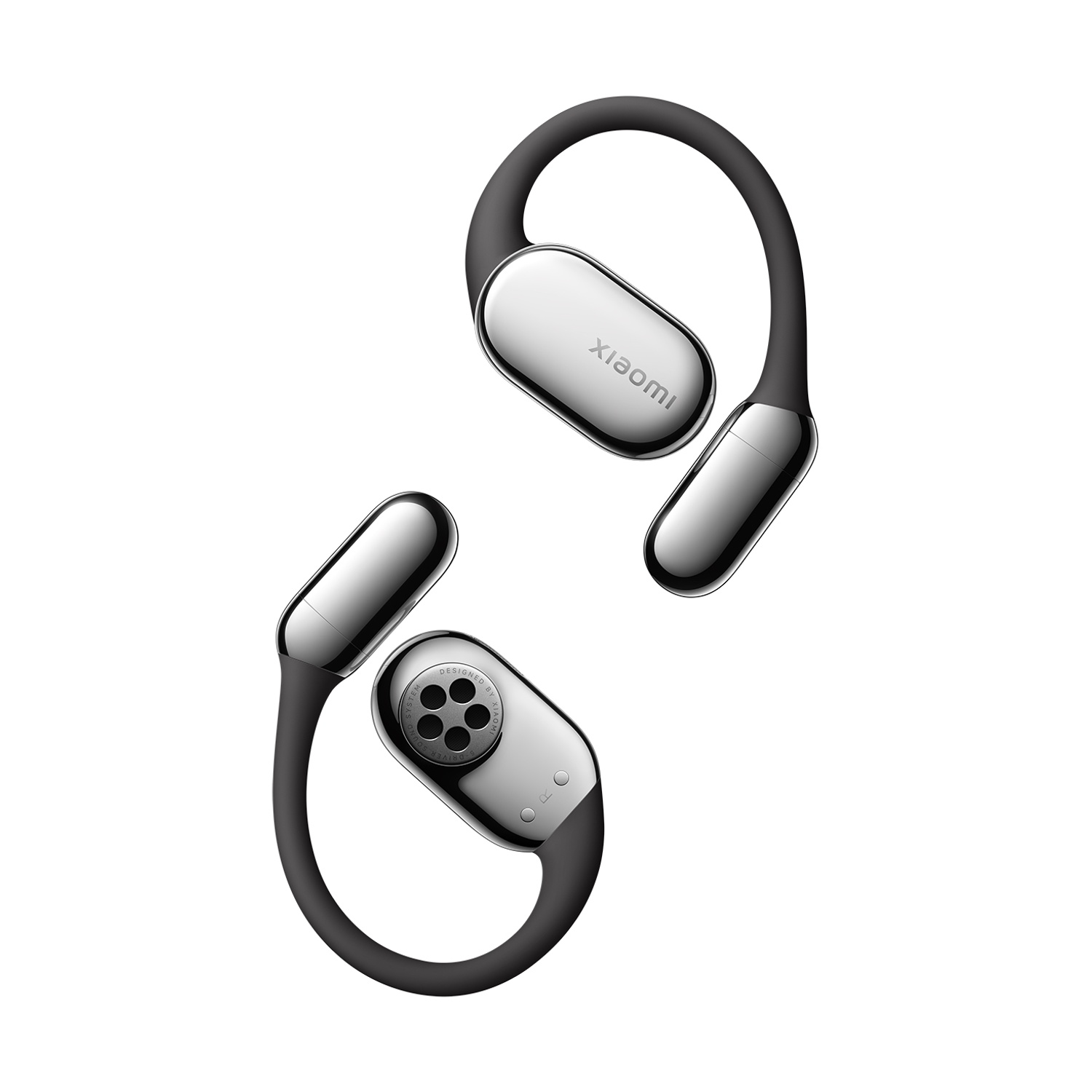 Due auricolari Xiaomi argento e neri con ganci per le orecchie. Gli auricolari sono su sfondo bianco. Il logo Xiaomi è visibile.